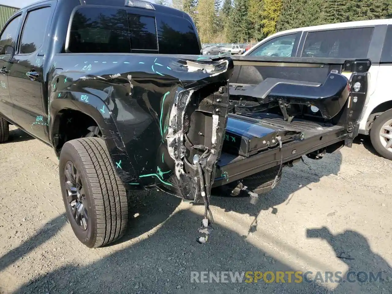 9 Photograph of a damaged car 3TMGZ5AN5NM467835 TOYOTA TACOMA 2022