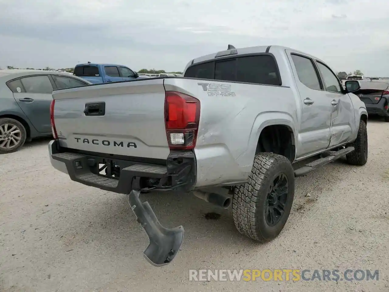 4 Photograph of a damaged car 3TYAX5GN5NT046186 TOYOTA TACOMA 2022