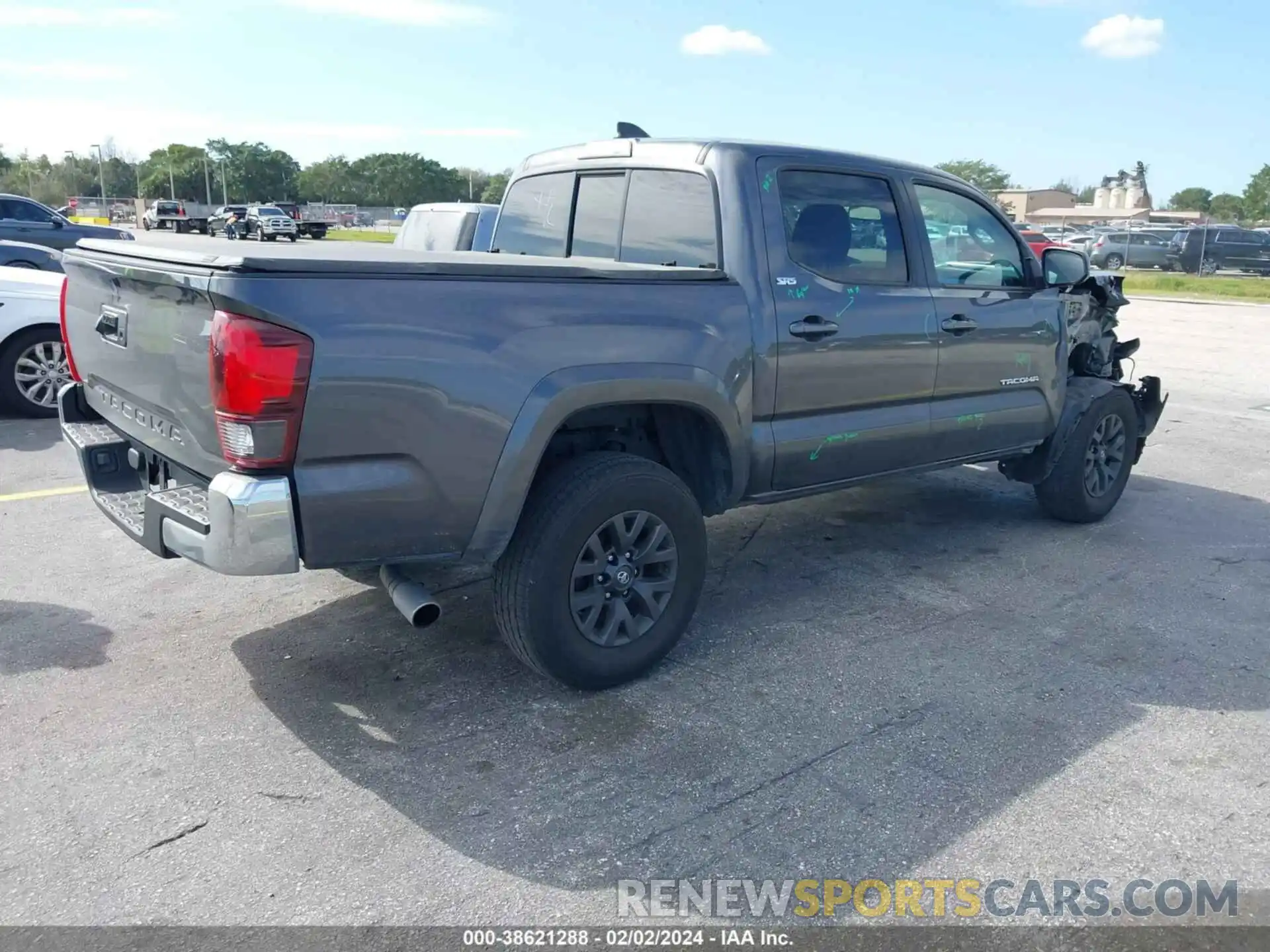 4 Photograph of a damaged car 3TYAX5GN5NT051811 TOYOTA TACOMA 2022