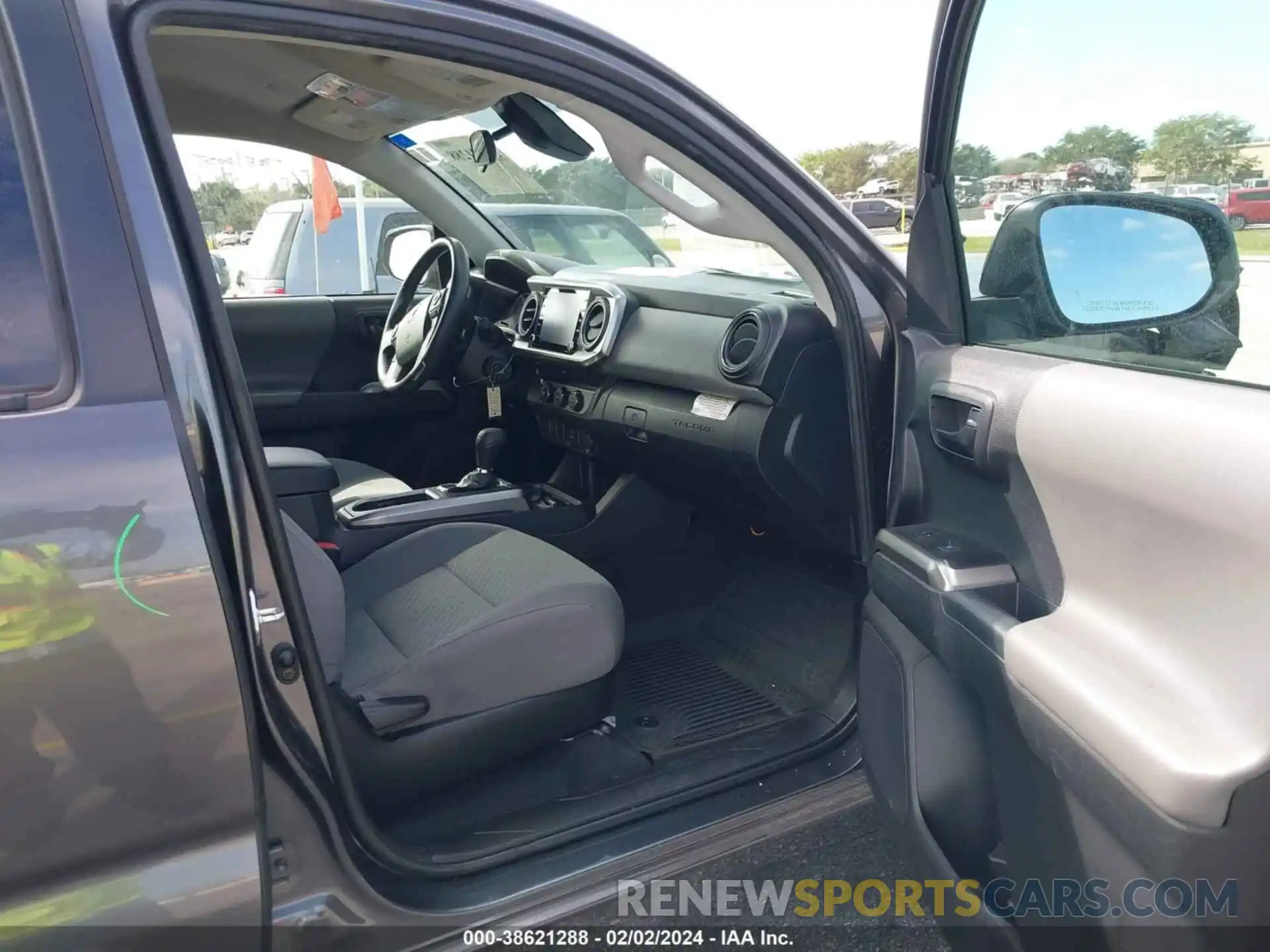 5 Photograph of a damaged car 3TYAX5GN5NT051811 TOYOTA TACOMA 2022