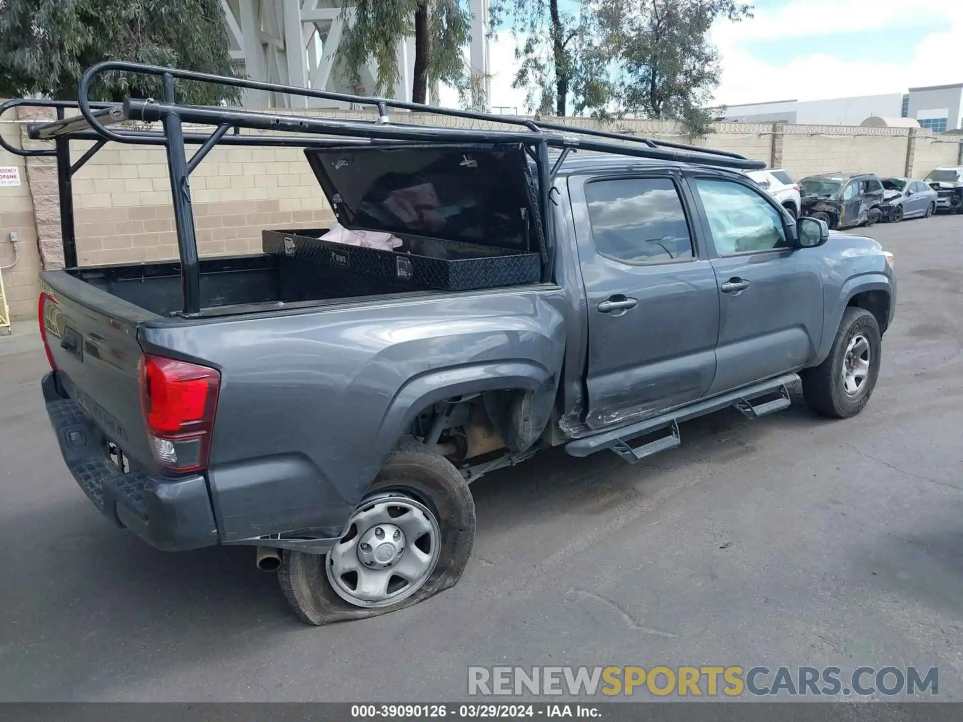 4 Photograph of a damaged car 3TYAX5GN6NT037495 TOYOTA TACOMA 2022