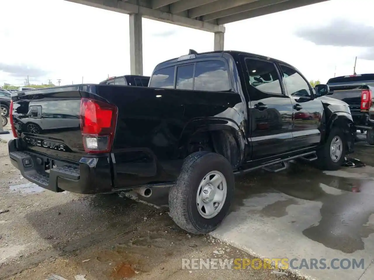 4 Photograph of a damaged car 3TYAX5GNXNT051352 TOYOTA TACOMA 2022