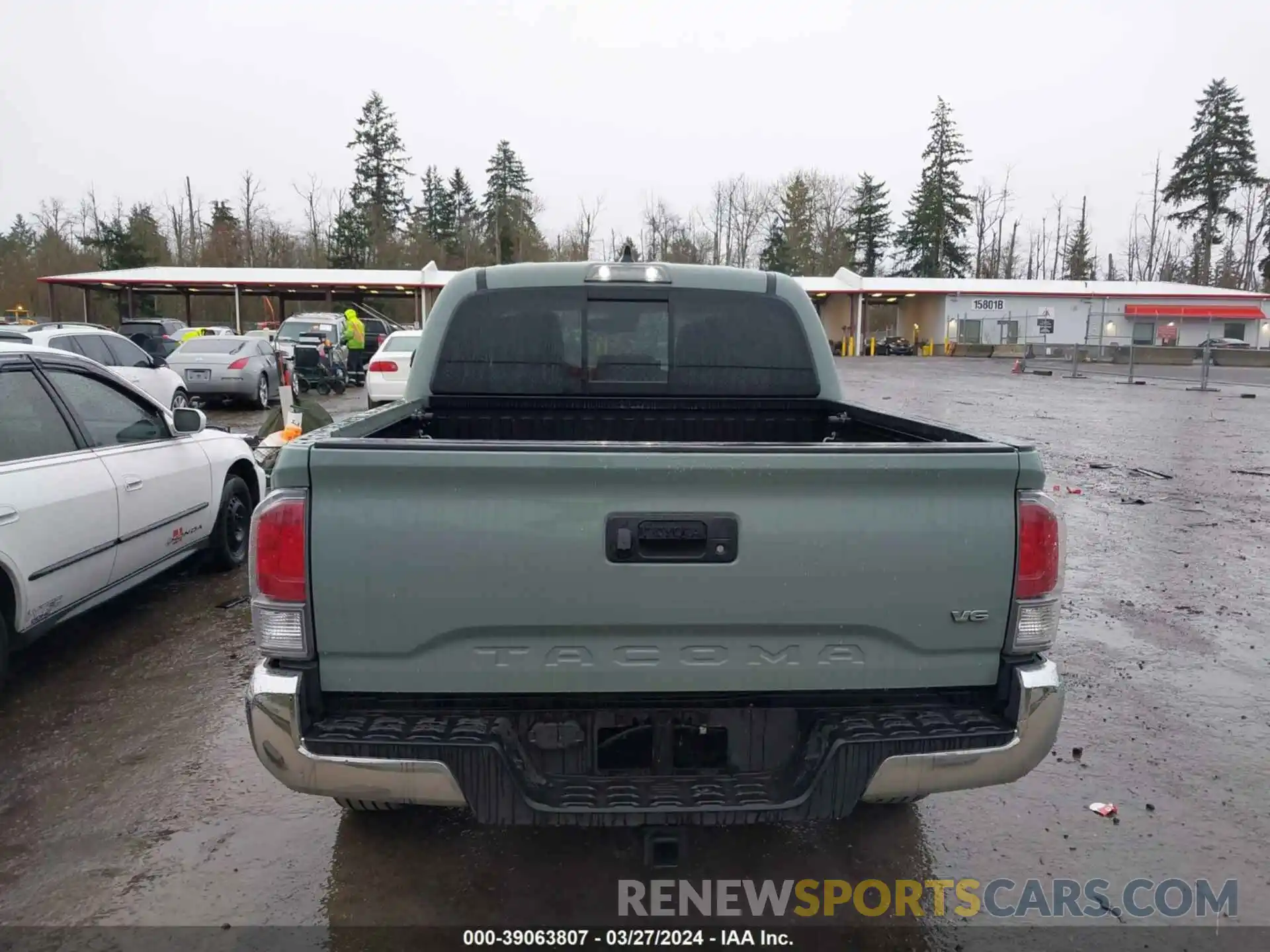 17 Photograph of a damaged car 3TYAZ5CN1NT014609 TOYOTA TACOMA 2022