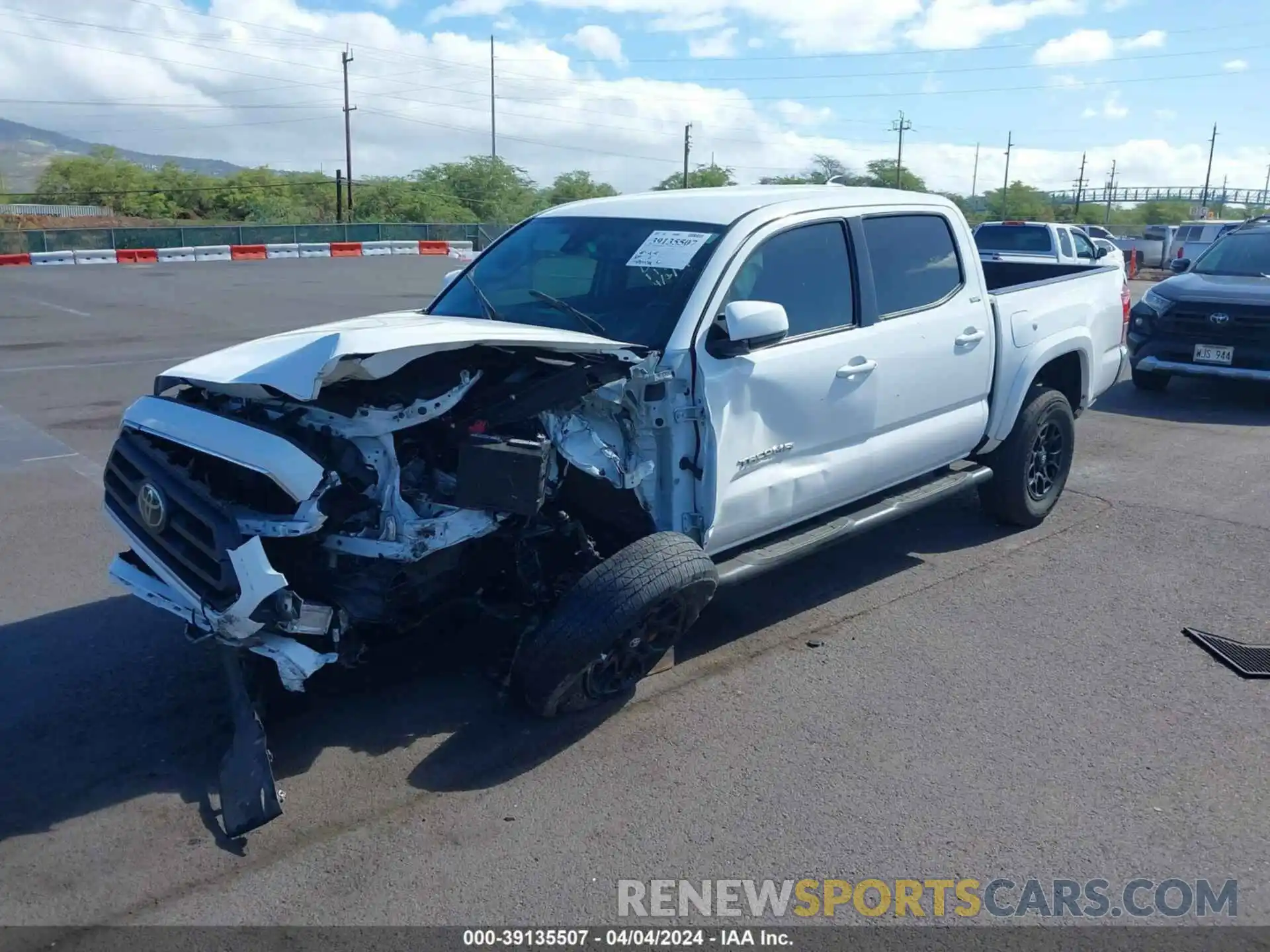 2 Photograph of a damaged car 3TYAZ5CN1NT019034 TOYOTA TACOMA 2022