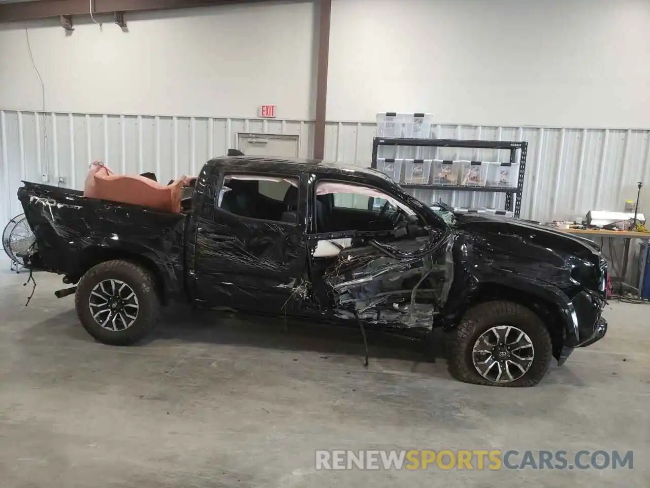 9 Photograph of a damaged car 3TYAZ5CN6NT015951 TOYOTA TACOMA 2022