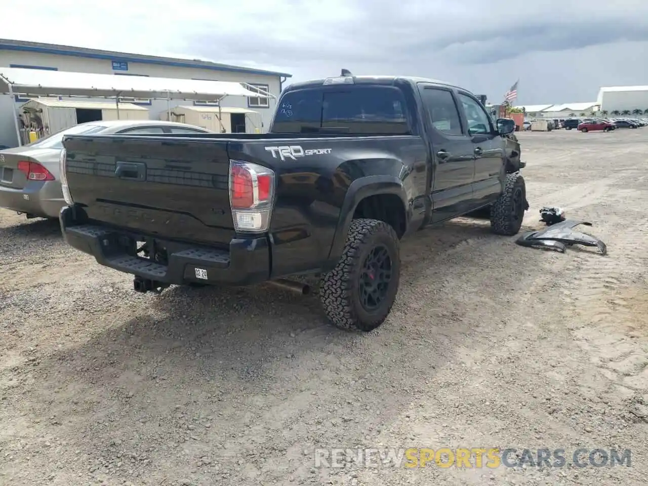 4 Photograph of a damaged car 3TYBZ5DN0NT001286 TOYOTA TACOMA 2022