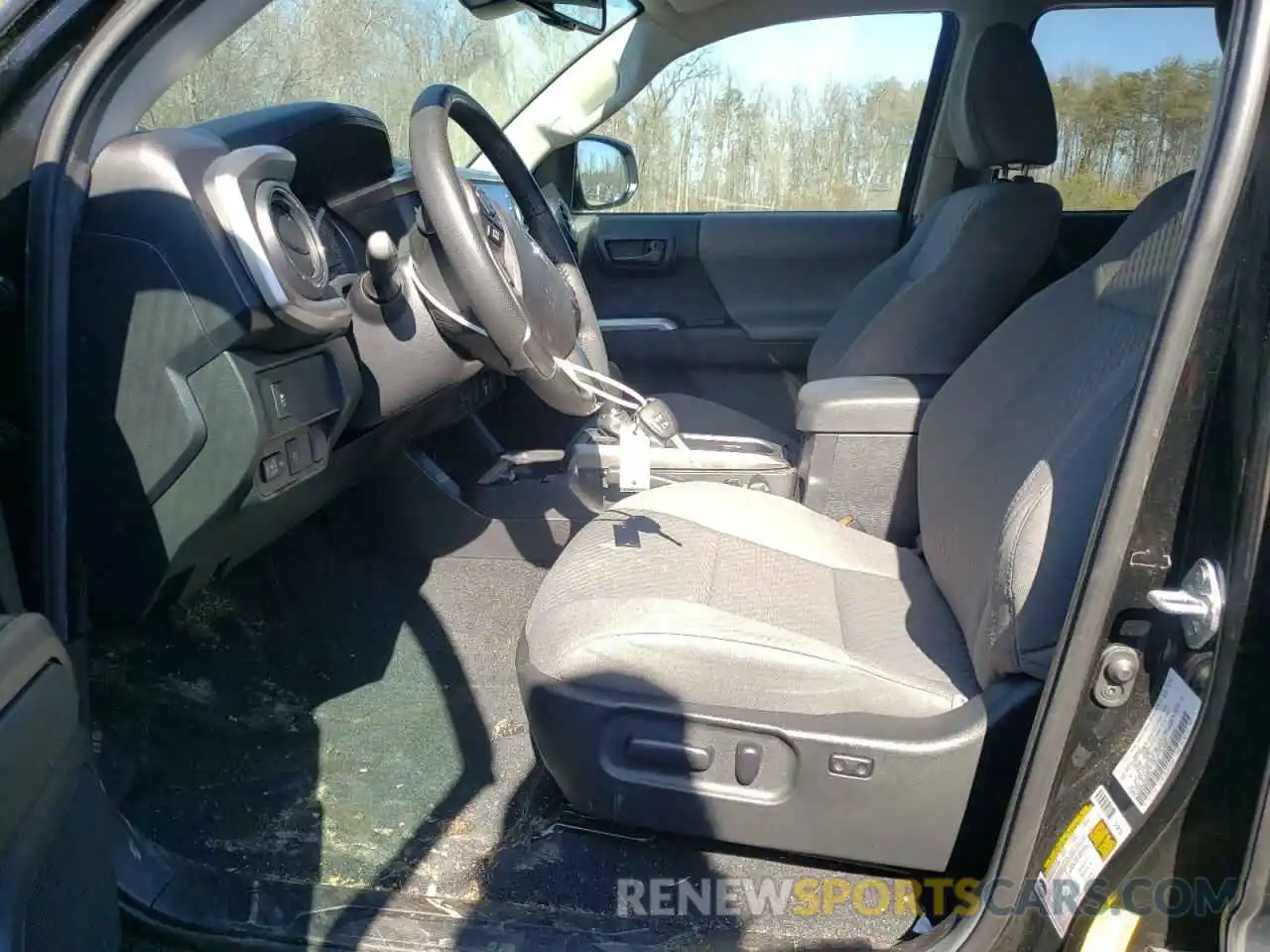 7 Photograph of a damaged car 3TYCZ5AN0NT056054 TOYOTA TACOMA 2022