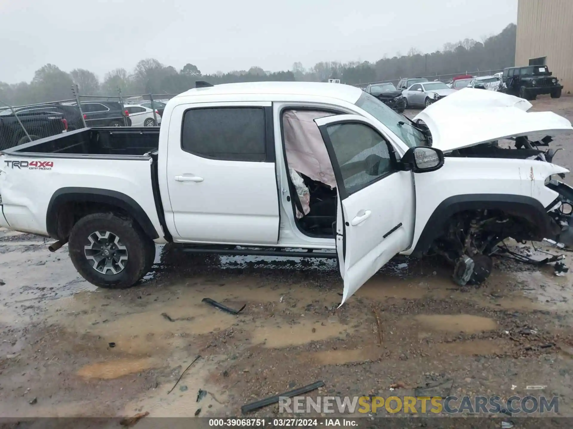 13 Photograph of a damaged car 3TYCZ5AN0NT101140 TOYOTA TACOMA 2022