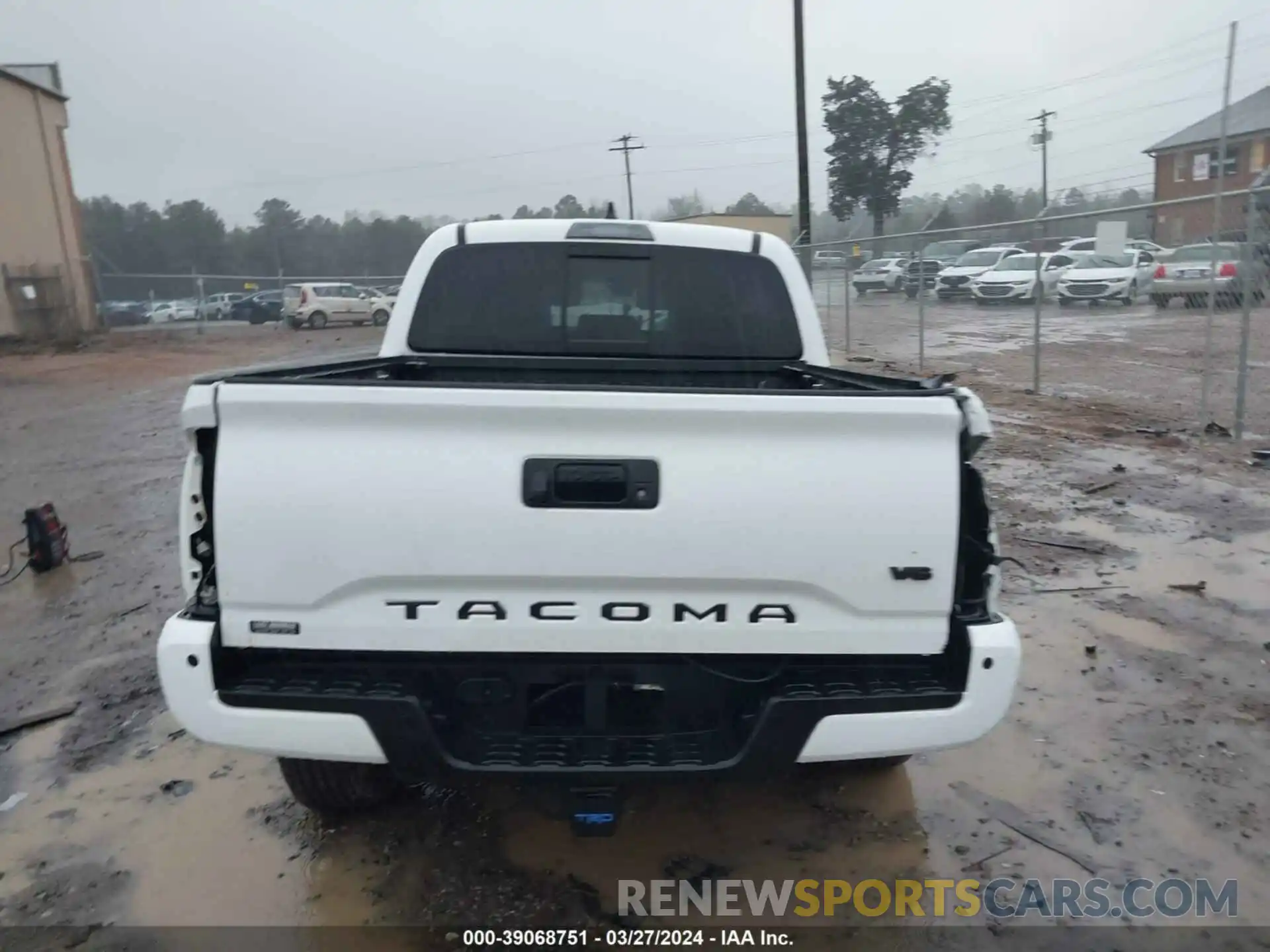 16 Photograph of a damaged car 3TYCZ5AN0NT101140 TOYOTA TACOMA 2022