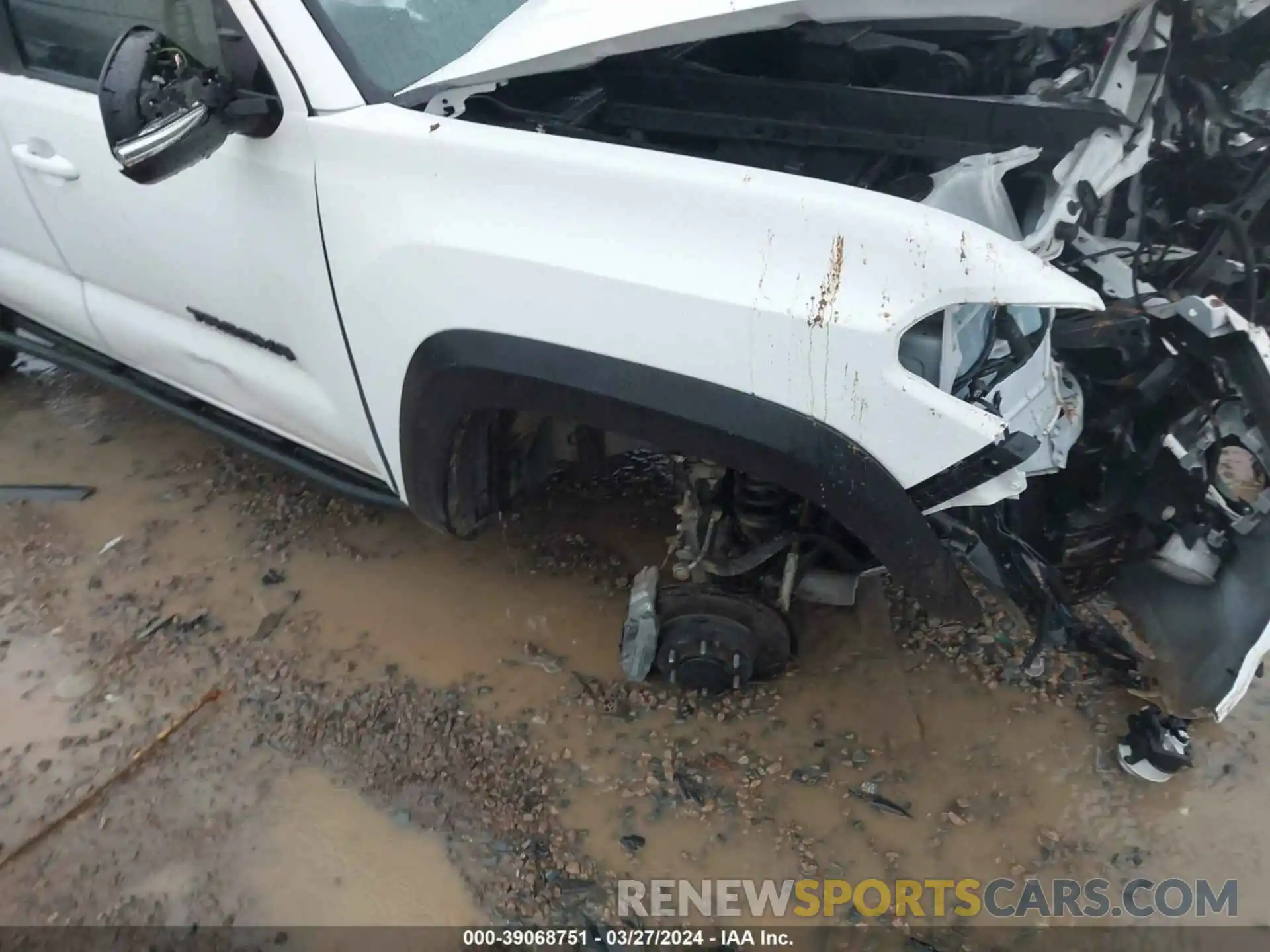 17 Photograph of a damaged car 3TYCZ5AN0NT101140 TOYOTA TACOMA 2022