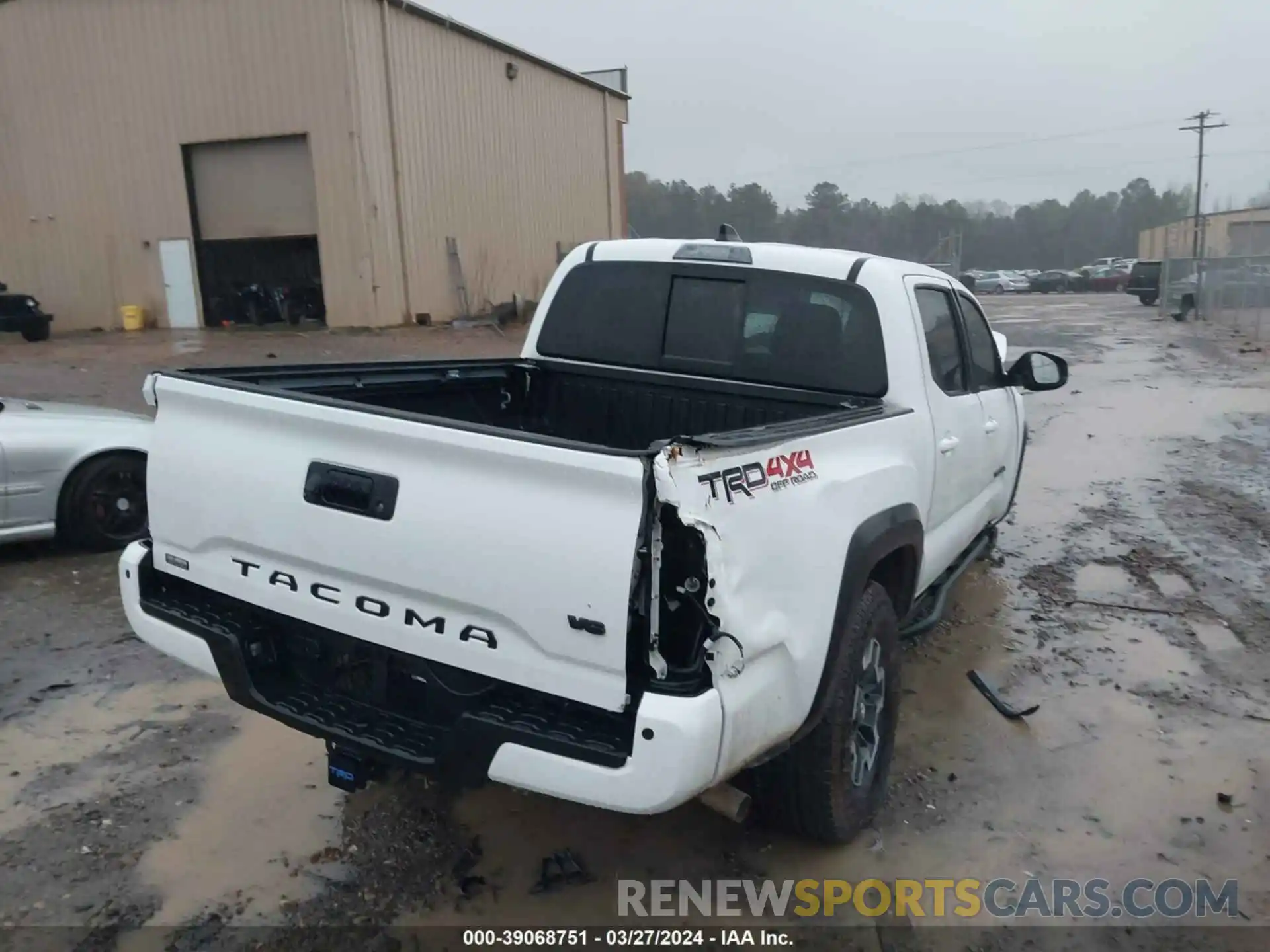 4 Photograph of a damaged car 3TYCZ5AN0NT101140 TOYOTA TACOMA 2022