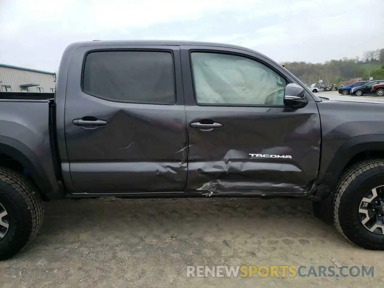 9 Photograph of a damaged car 3TYCZ5AN1NT067922 TOYOTA TACOMA 2022