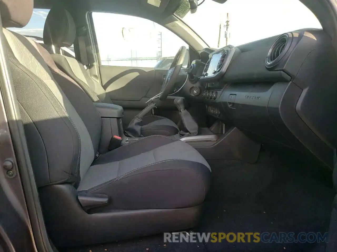 5 Photograph of a damaged car 3TYCZ5AN3NT076489 TOYOTA TACOMA 2022