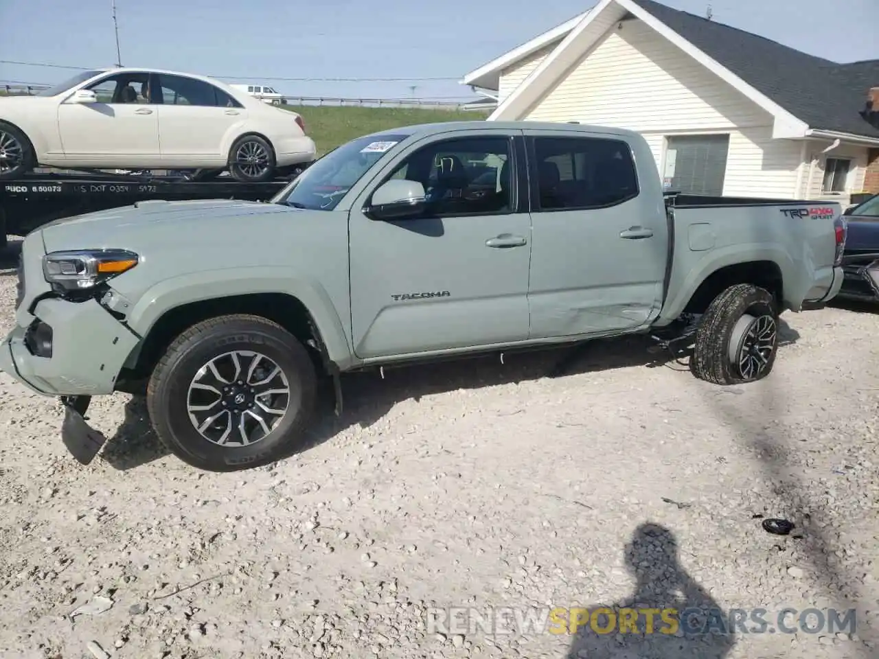 9 Photograph of a damaged car 3TYCZ5AN6NT071187 TOYOTA TACOMA 2022