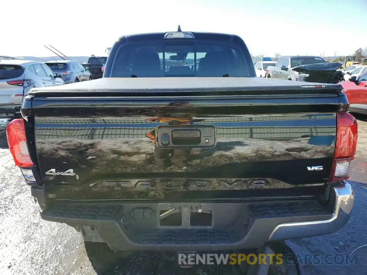 6 Photograph of a damaged car 3TYCZ5AN8NT070526 TOYOTA TACOMA 2022