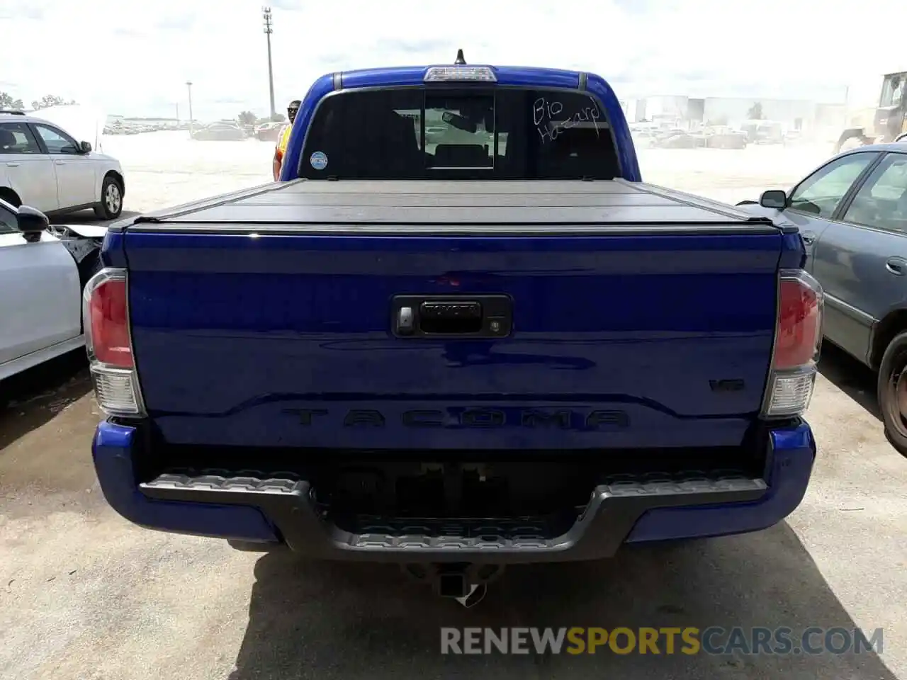 9 Photograph of a damaged car 3TYCZ5ANXNT057647 TOYOTA TACOMA 2022