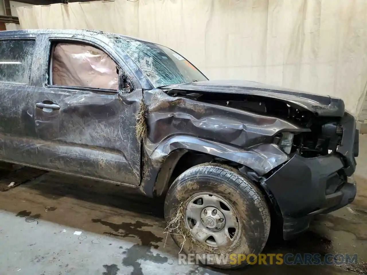 9 Photograph of a damaged car 3TYCZ5ANXNT076599 TOYOTA TACOMA 2022