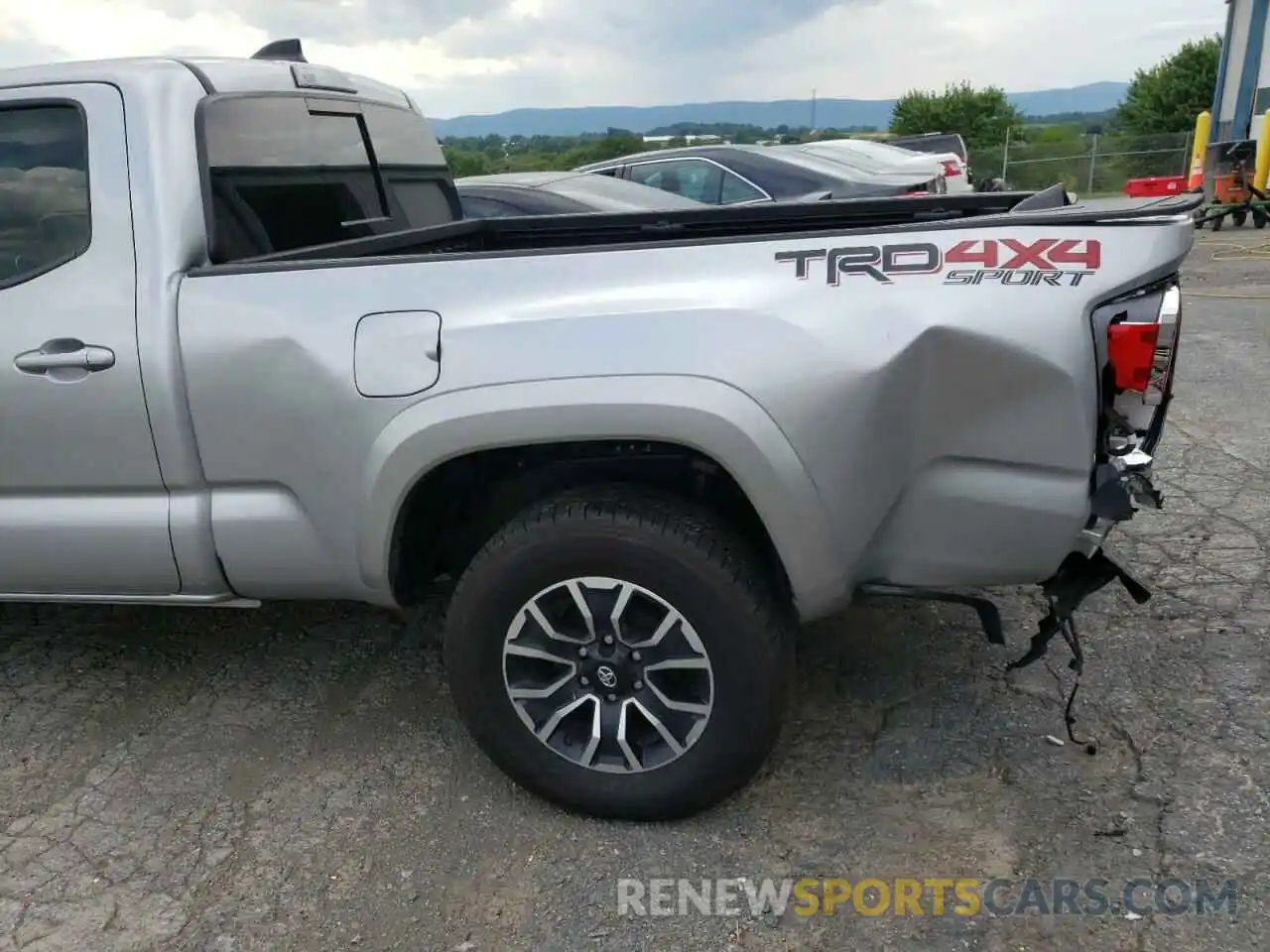 9 Photograph of a damaged car 3TYDZ5BN1NT006184 TOYOTA TACOMA 2022