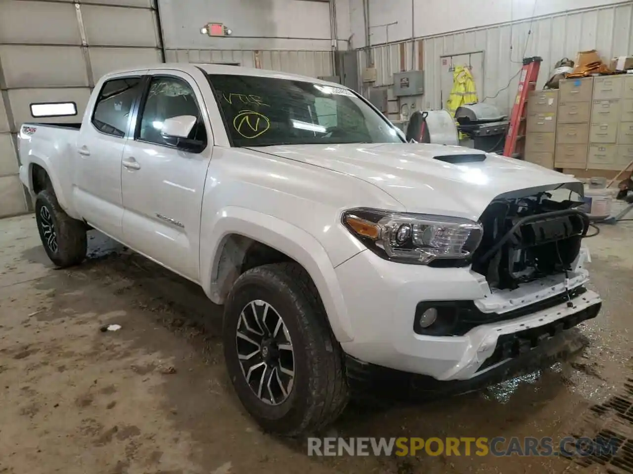 1 Photograph of a damaged car 3TYDZ5BN5NT005538 TOYOTA TACOMA 2022