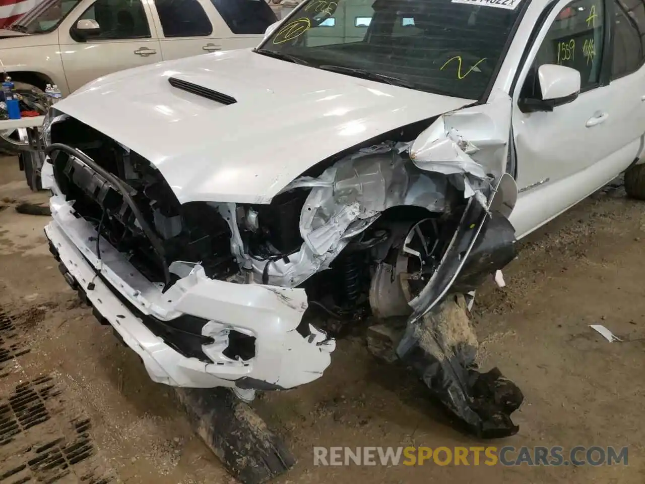 9 Photograph of a damaged car 3TYDZ5BN5NT005538 TOYOTA TACOMA 2022