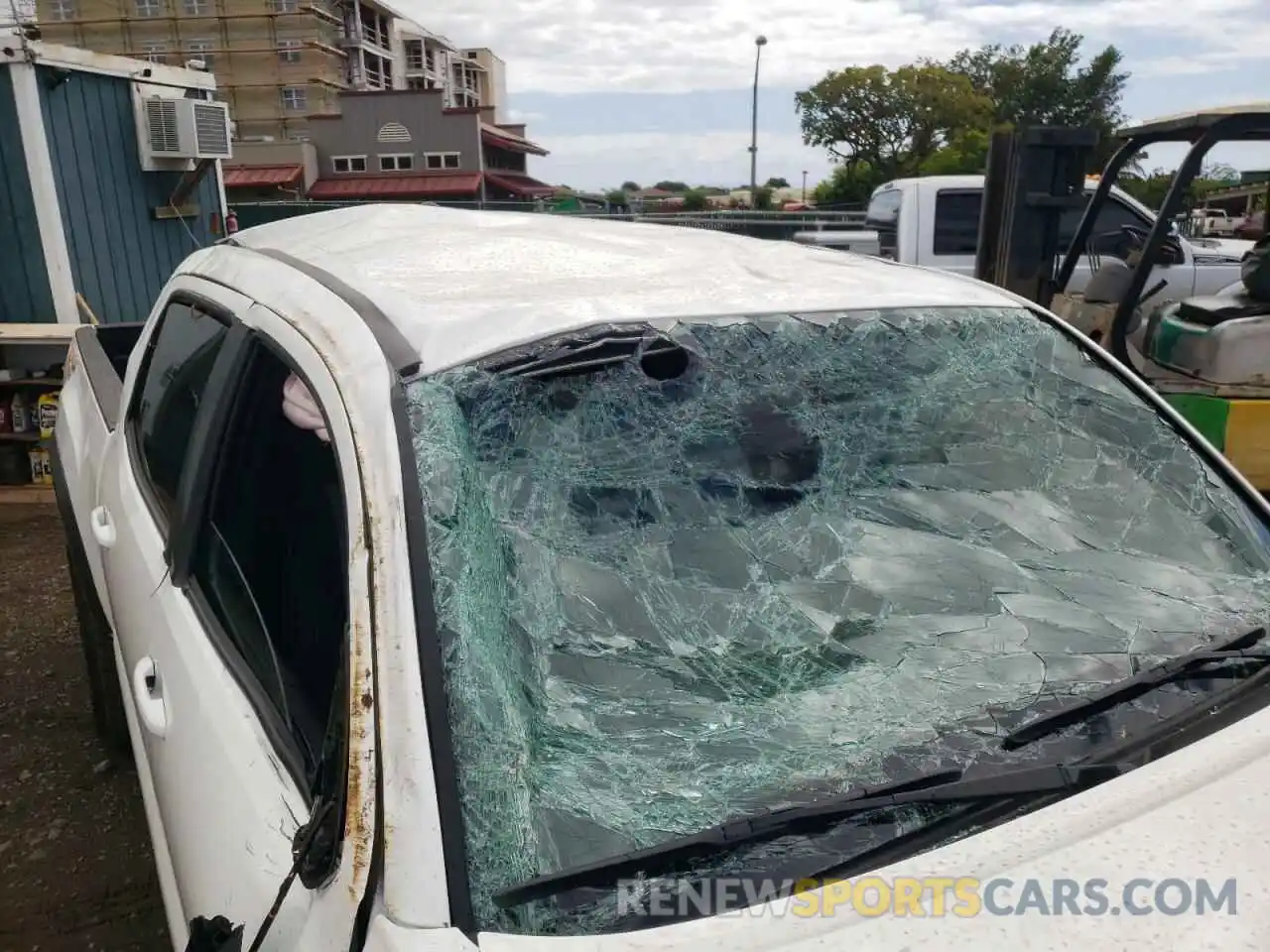 9 Photograph of a damaged car 3TYDZ5BN8NT007395 TOYOTA TACOMA 2022