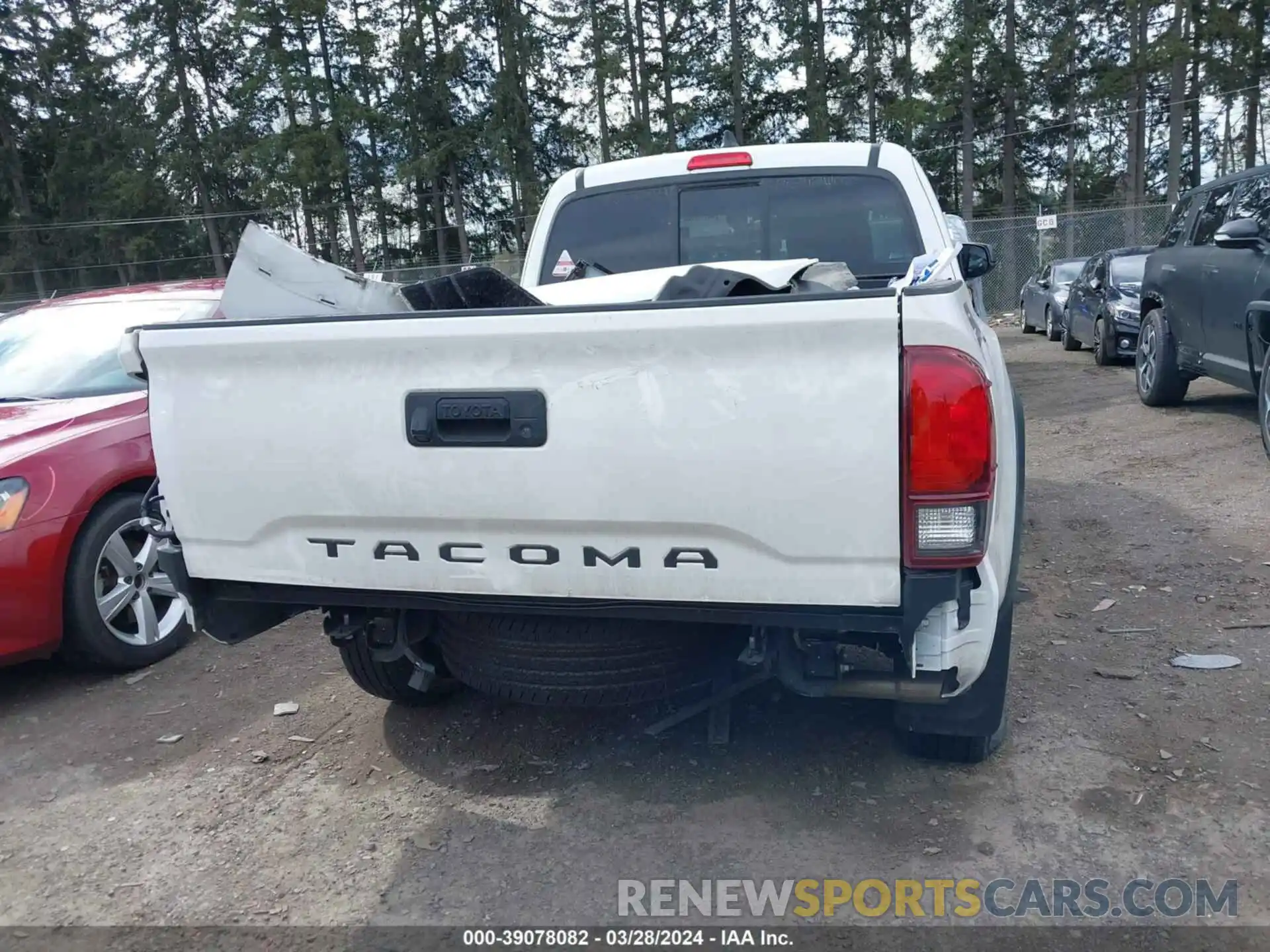 17 Photograph of a damaged car 3TYRZ5CN6NT016293 TOYOTA TACOMA 2022