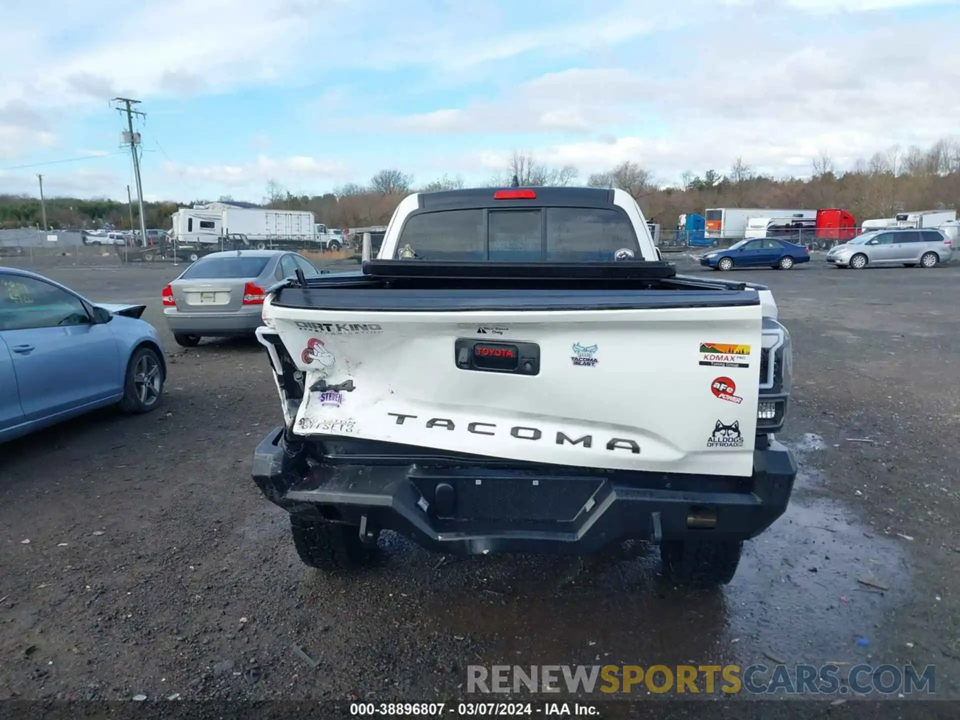 16 Photograph of a damaged car 3TYSX5EN9NT014252 TOYOTA TACOMA 2022