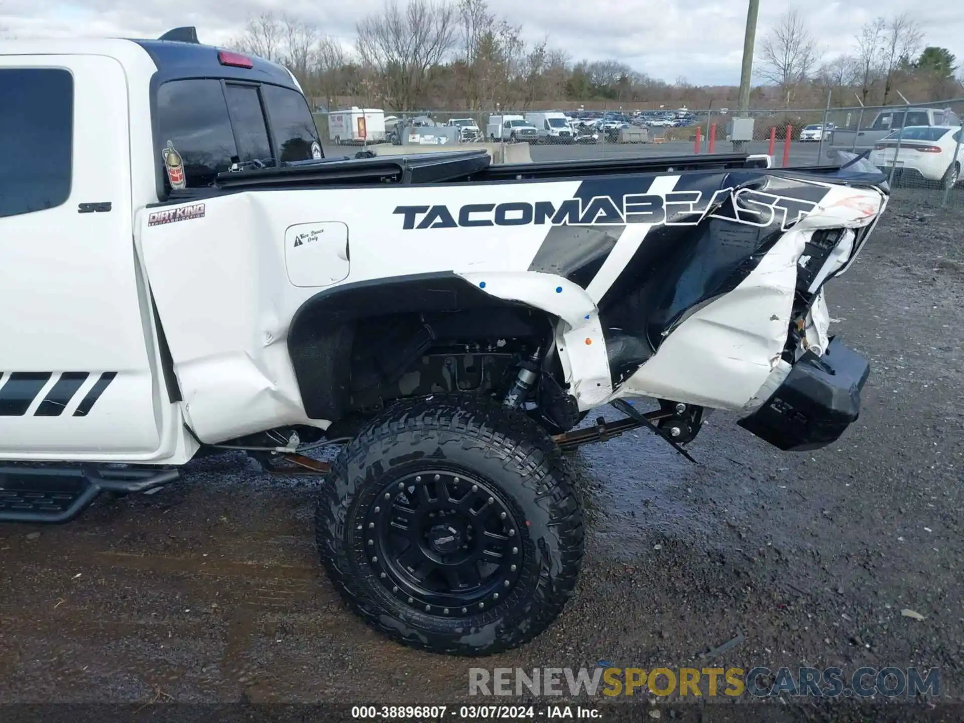 17 Photograph of a damaged car 3TYSX5EN9NT014252 TOYOTA TACOMA 2022