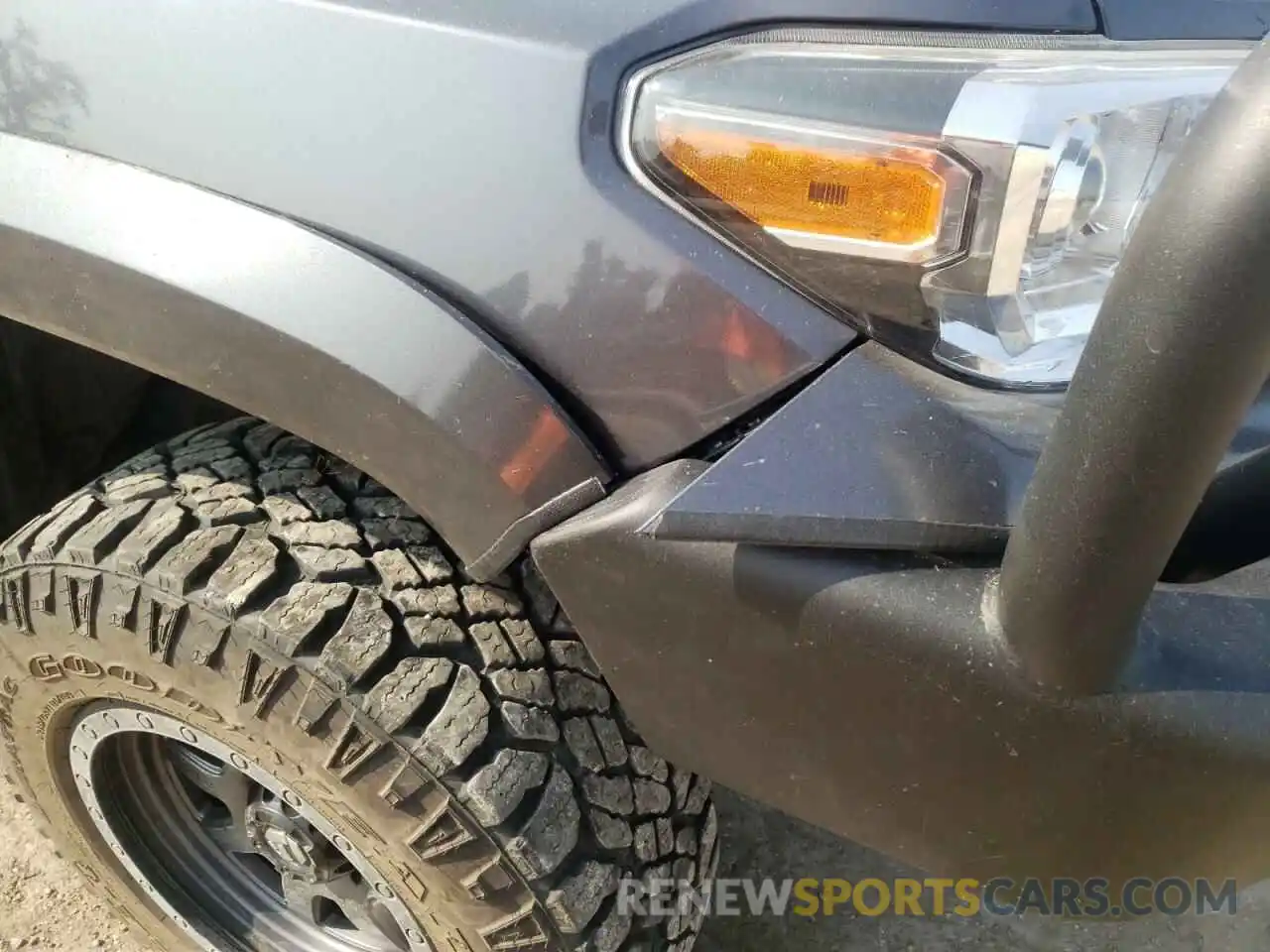 9 Photograph of a damaged car 3TYSZ5AN0NT055210 TOYOTA TACOMA 2022