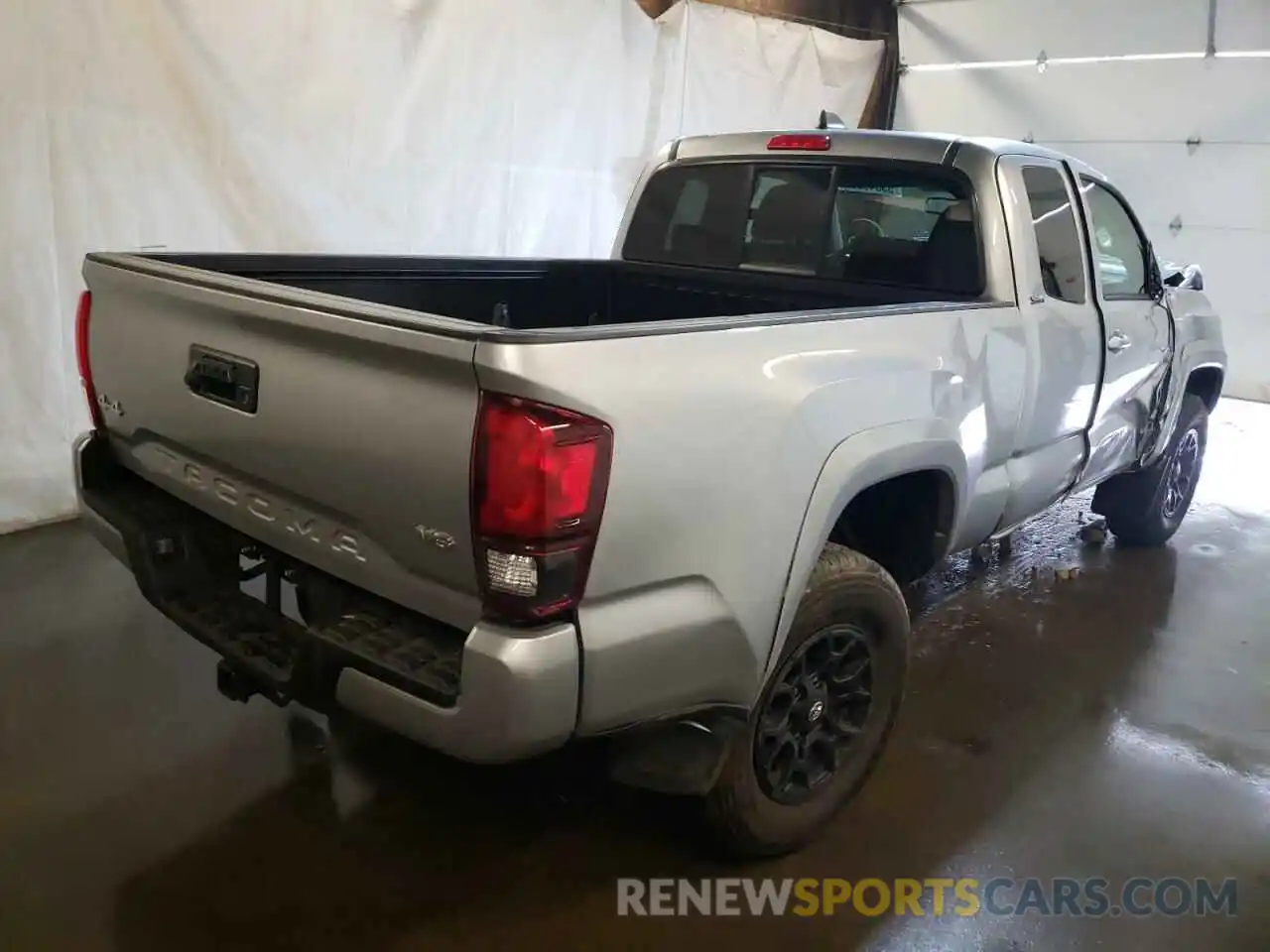 4 Photograph of a damaged car 3TYSZ5AN4NT082698 TOYOTA TACOMA 2022