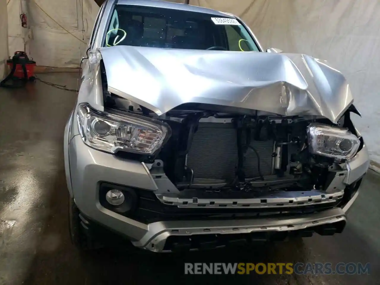 9 Photograph of a damaged car 3TYSZ5AN4NT082698 TOYOTA TACOMA 2022