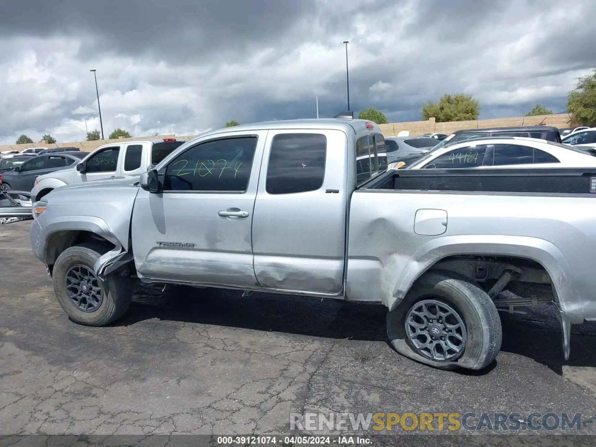 13 Photograph of a damaged car 3TYSZ5AN7NT093985 TOYOTA TACOMA 2022