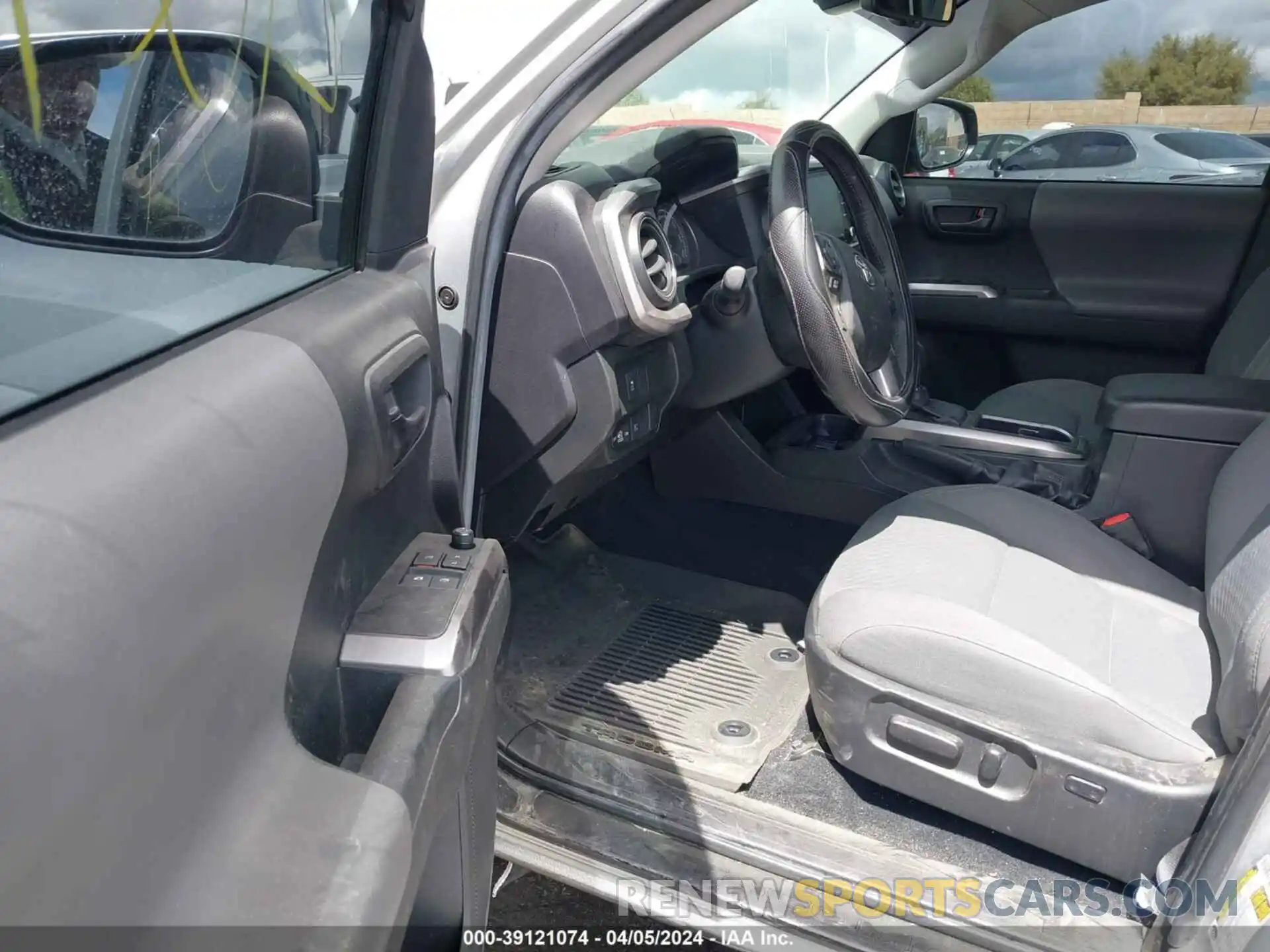 5 Photograph of a damaged car 3TYSZ5AN7NT093985 TOYOTA TACOMA 2022