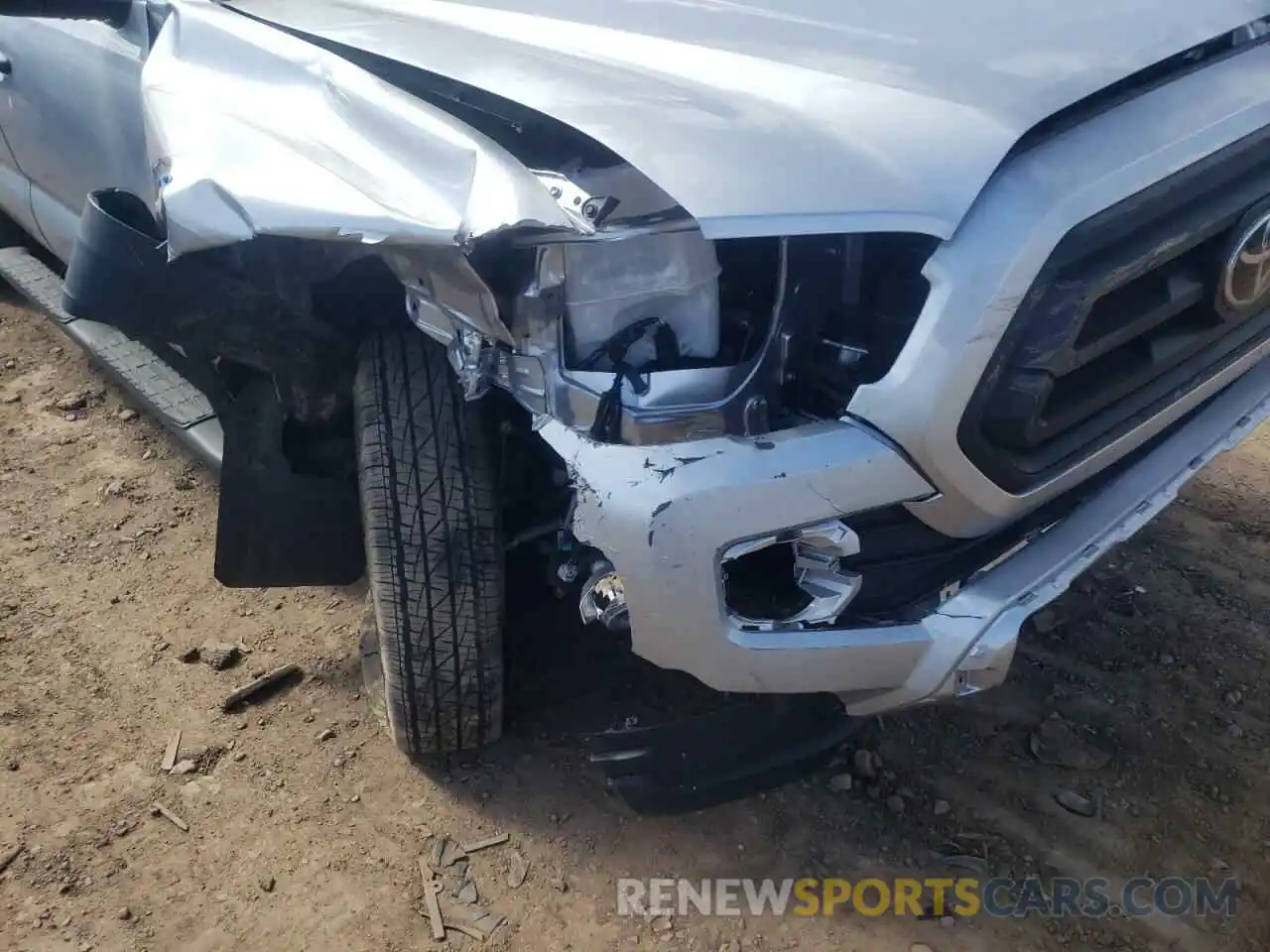 9 Photograph of a damaged car 3TYSZ5AN8NT056086 TOYOTA TACOMA 2022