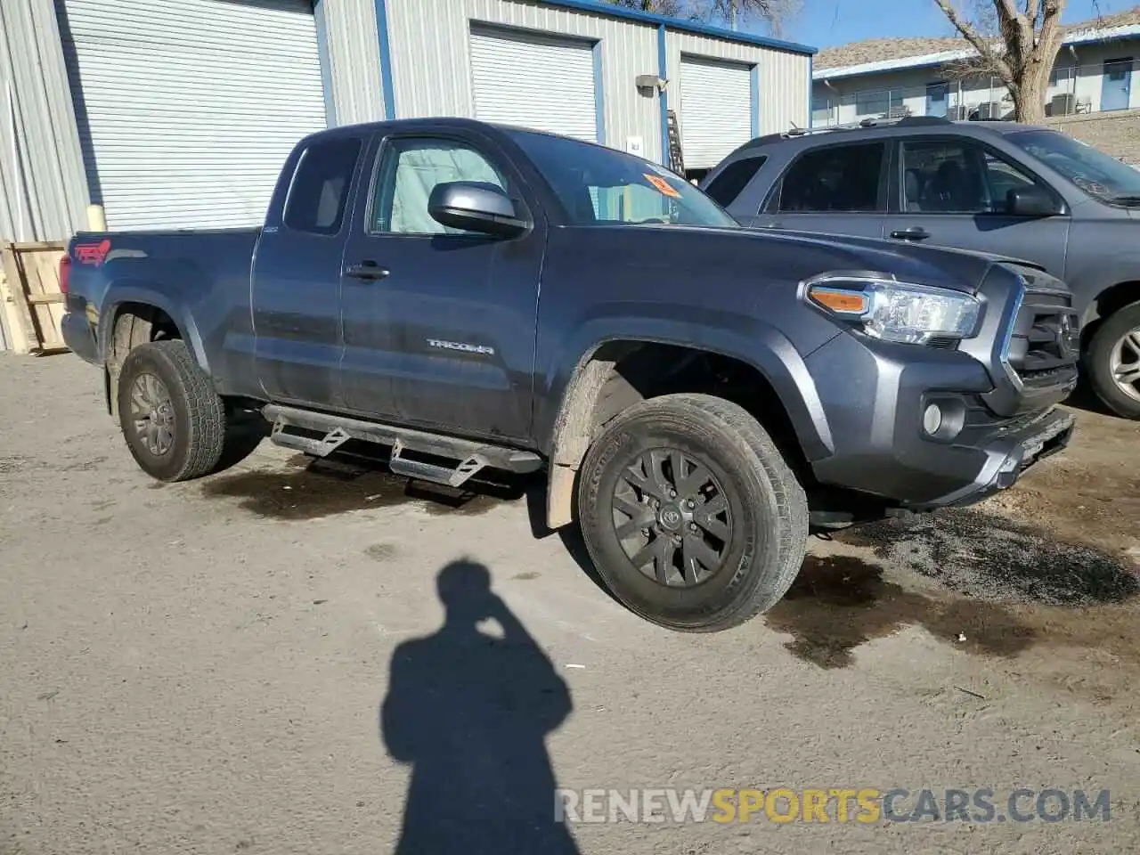 4 Photograph of a damaged car 3TYSZ5AN8NT057738 TOYOTA TACOMA 2022