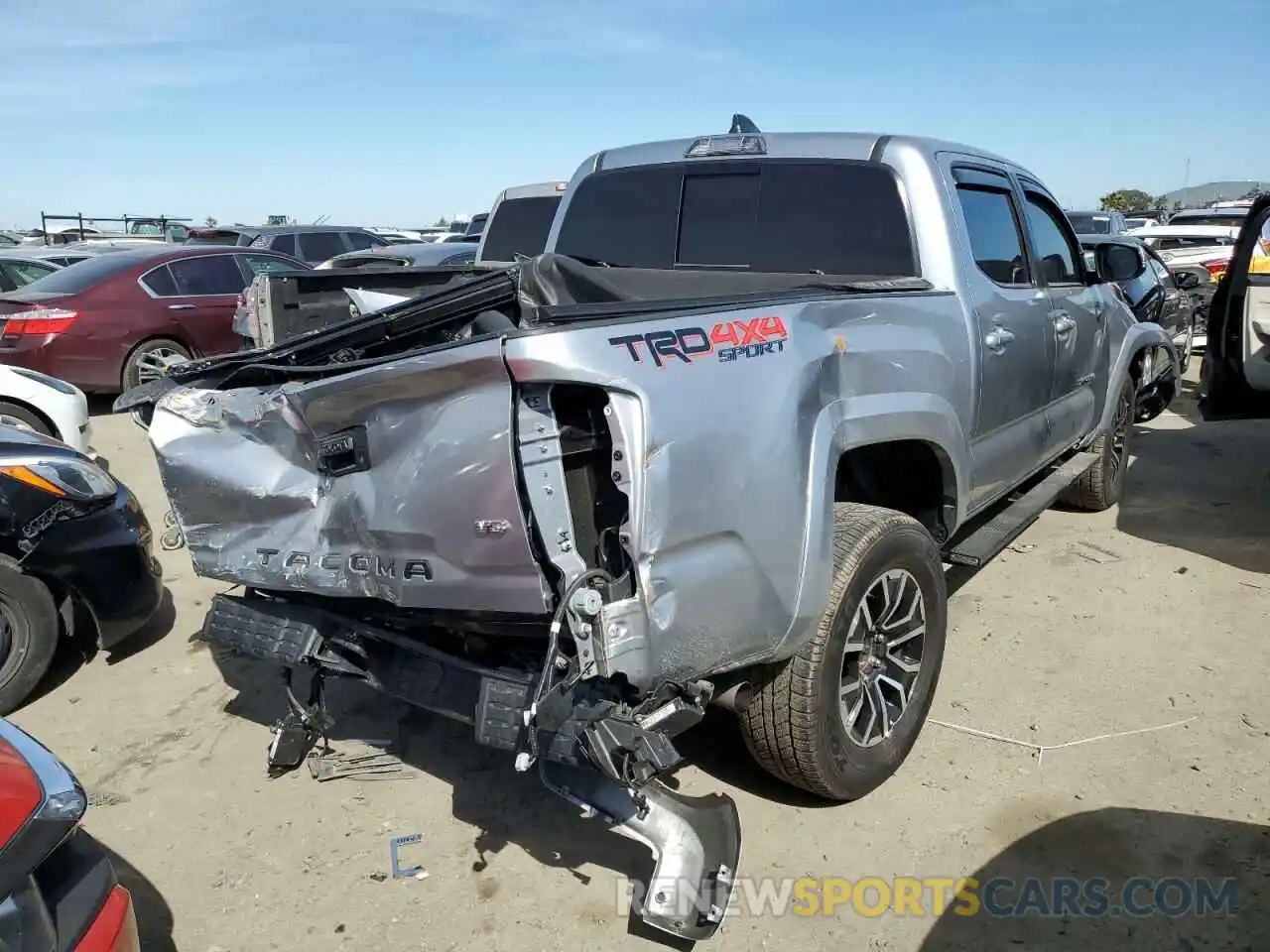 3 Фотография поврежденного автомобиля 3TMCZ5AN3PM533834 TOYOTA TACOMA 2023