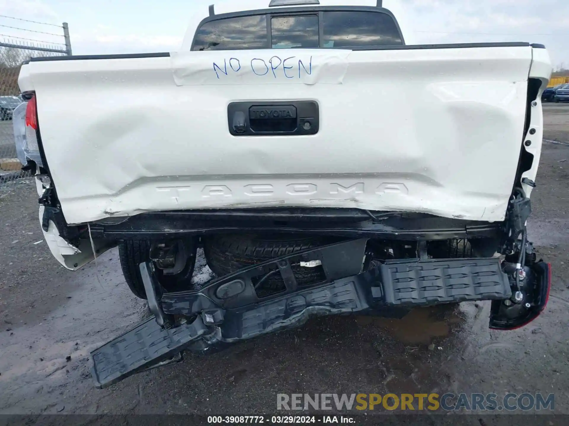 18 Photograph of a damaged car 3TYAX5GN6PT076042 TOYOTA TACOMA 2023