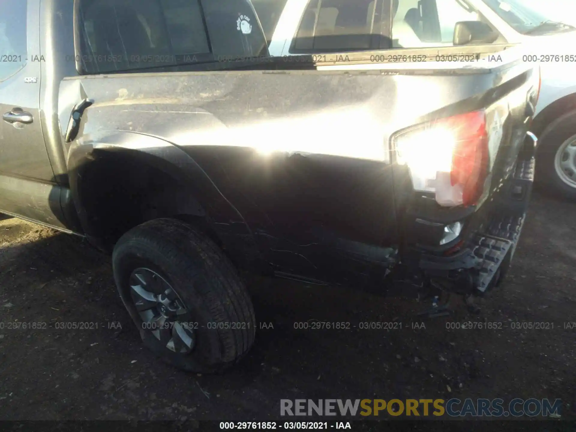 6 Photograph of a damaged car 3TMAZ5CN0KM081774 TOYOTA TACOMA 2WD 2019