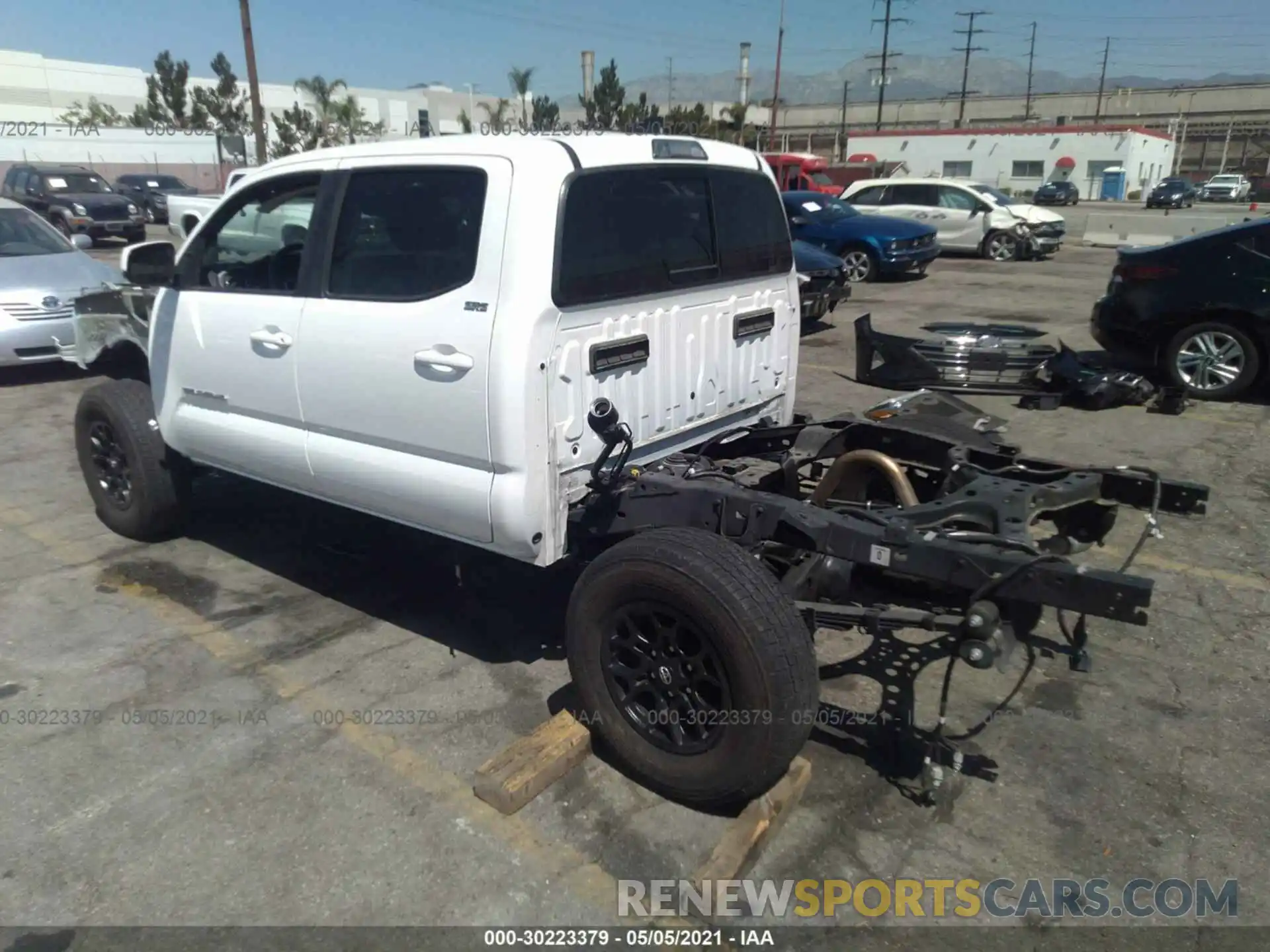 3 Photograph of a damaged car 3TMAZ5CN0KM087252 TOYOTA TACOMA 2WD 2019