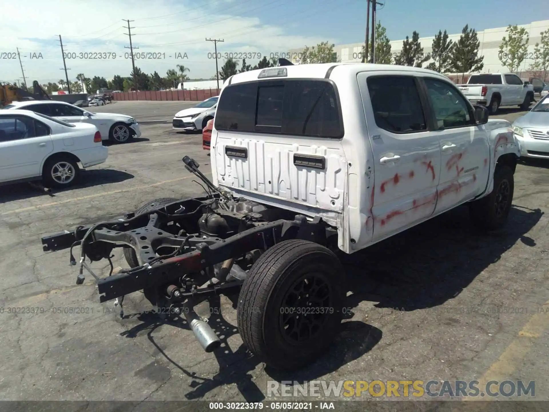 4 Photograph of a damaged car 3TMAZ5CN0KM087252 TOYOTA TACOMA 2WD 2019