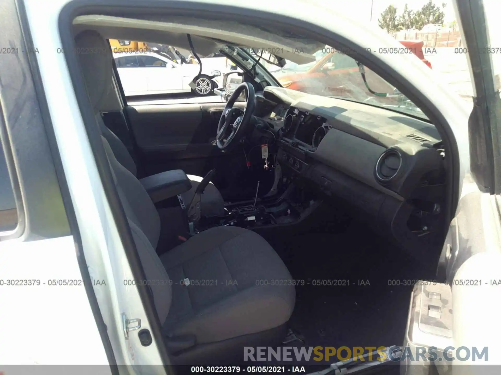 5 Photograph of a damaged car 3TMAZ5CN0KM087252 TOYOTA TACOMA 2WD 2019