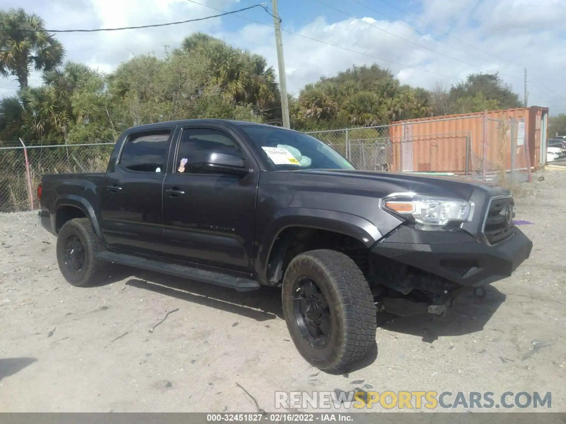 1 Photograph of a damaged car 3TMAZ5CN0KM104812 TOYOTA TACOMA 2WD 2019