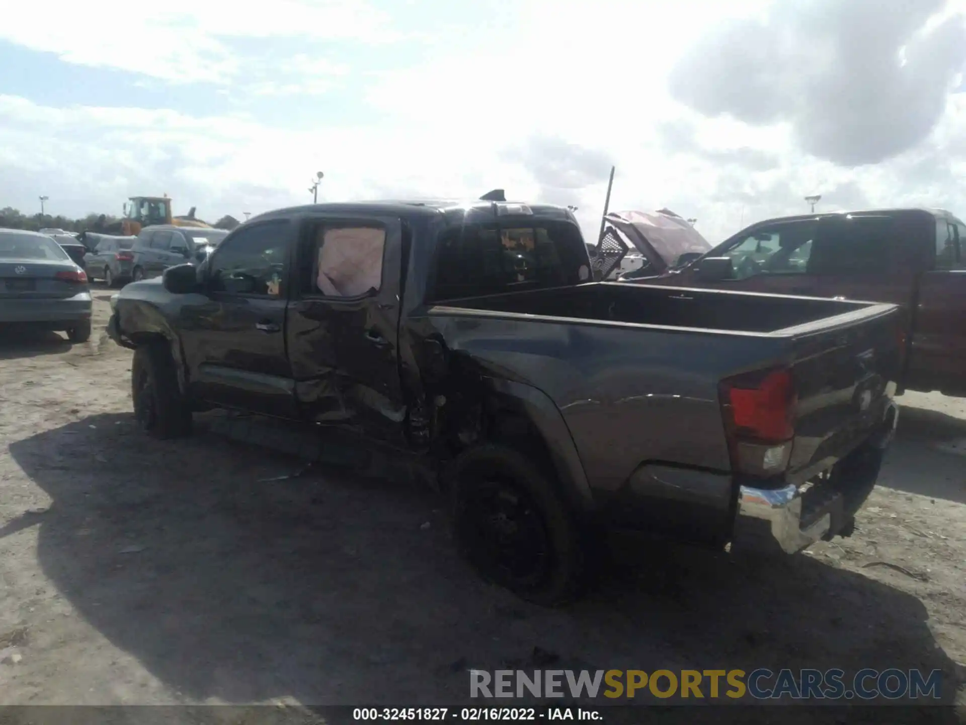 3 Photograph of a damaged car 3TMAZ5CN0KM104812 TOYOTA TACOMA 2WD 2019