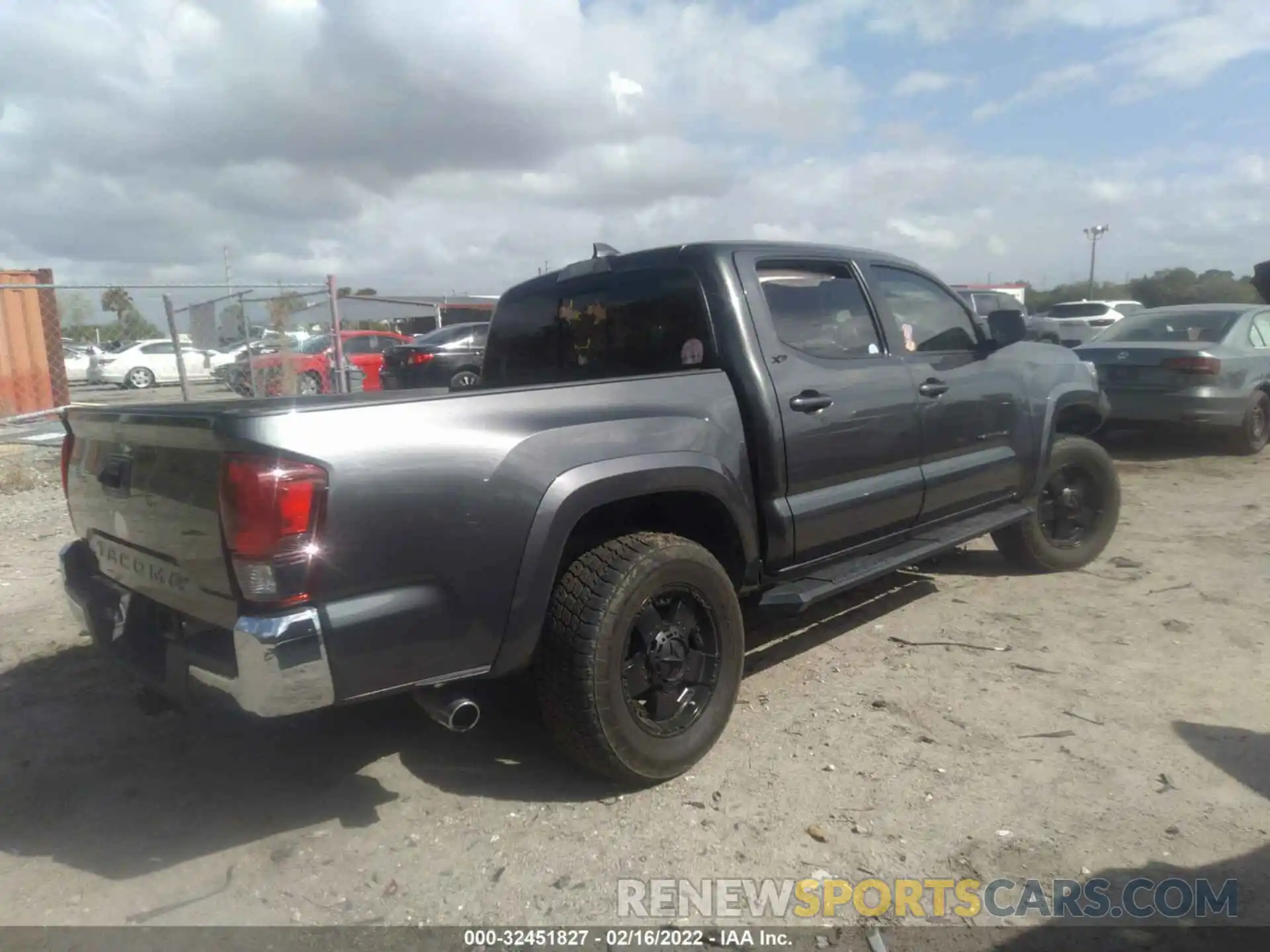 4 Photograph of a damaged car 3TMAZ5CN0KM104812 TOYOTA TACOMA 2WD 2019