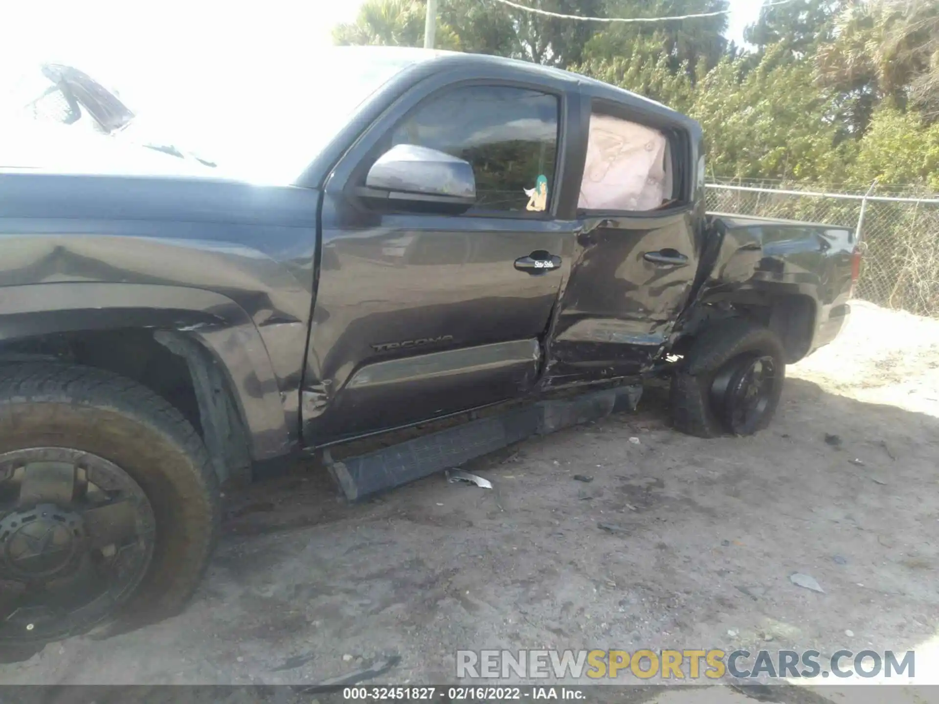 6 Photograph of a damaged car 3TMAZ5CN0KM104812 TOYOTA TACOMA 2WD 2019