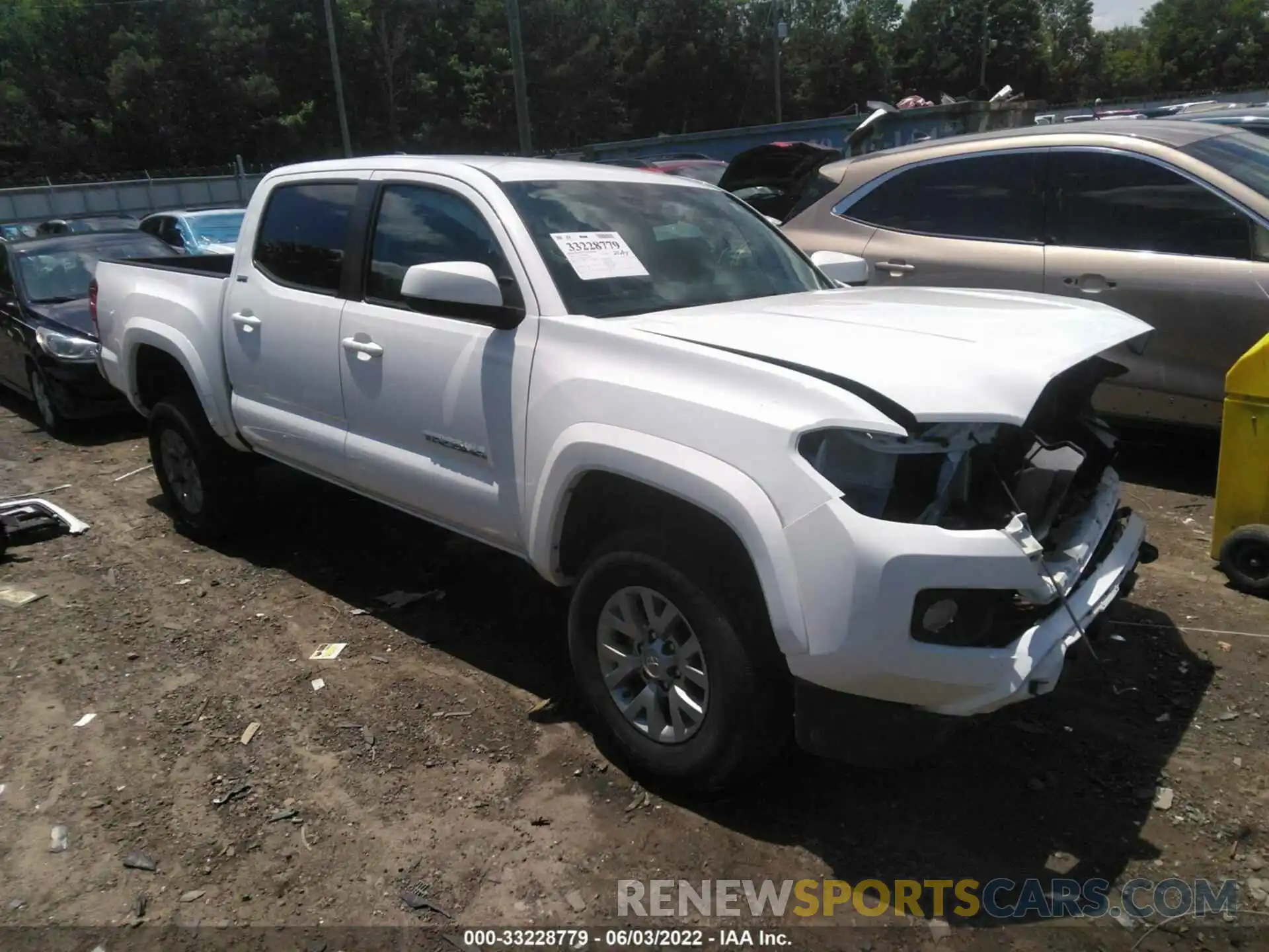 1 Photograph of a damaged car 3TMAZ5CN0KM106978 TOYOTA TACOMA 2WD 2019