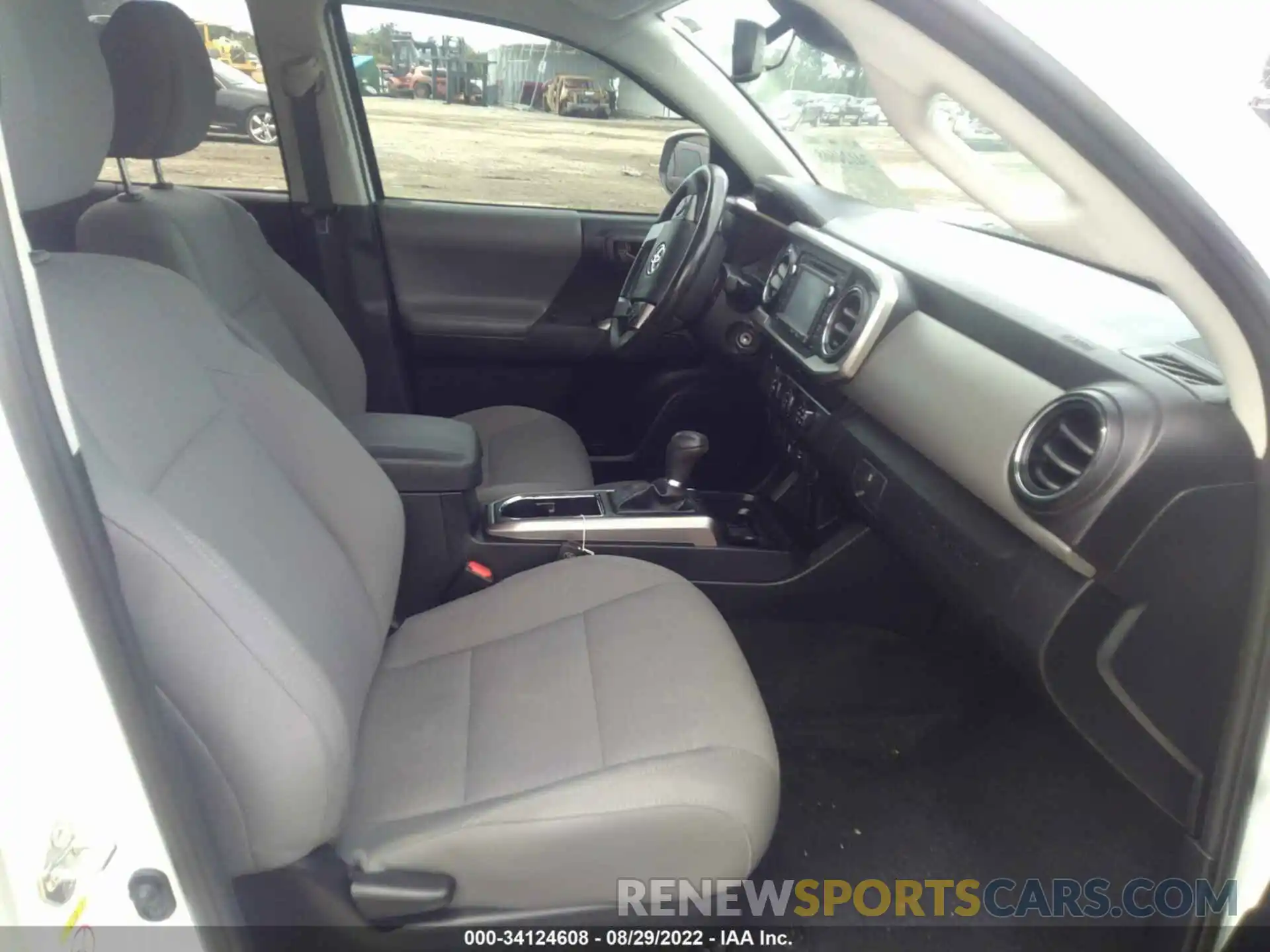 5 Photograph of a damaged car 3TMAZ5CN0KM110108 TOYOTA TACOMA 2WD 2019