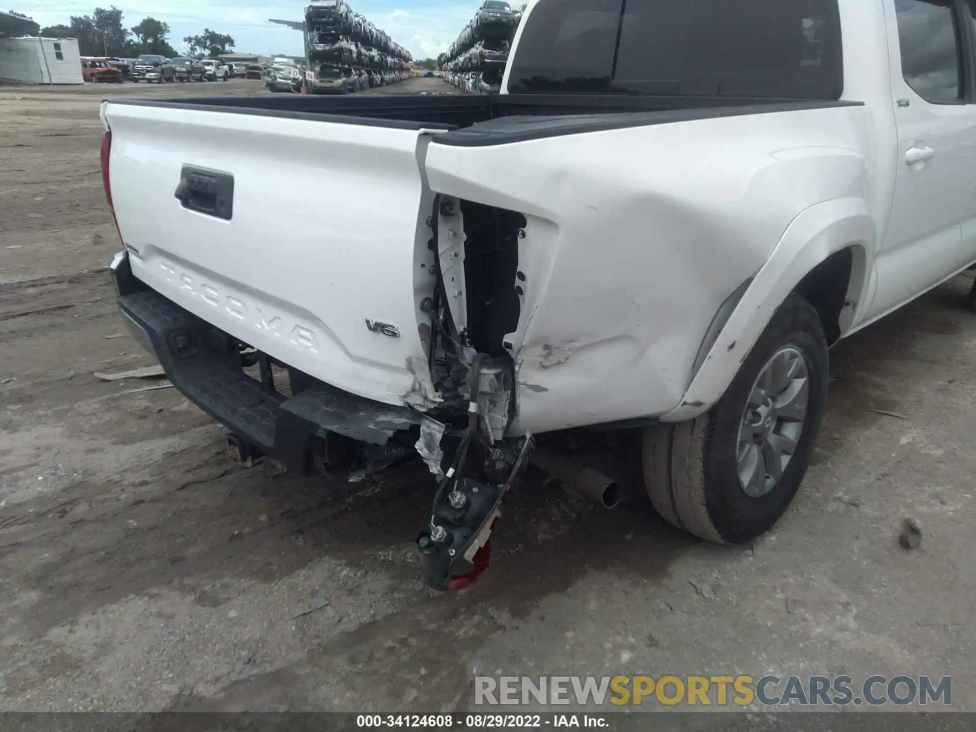 6 Photograph of a damaged car 3TMAZ5CN0KM110108 TOYOTA TACOMA 2WD 2019