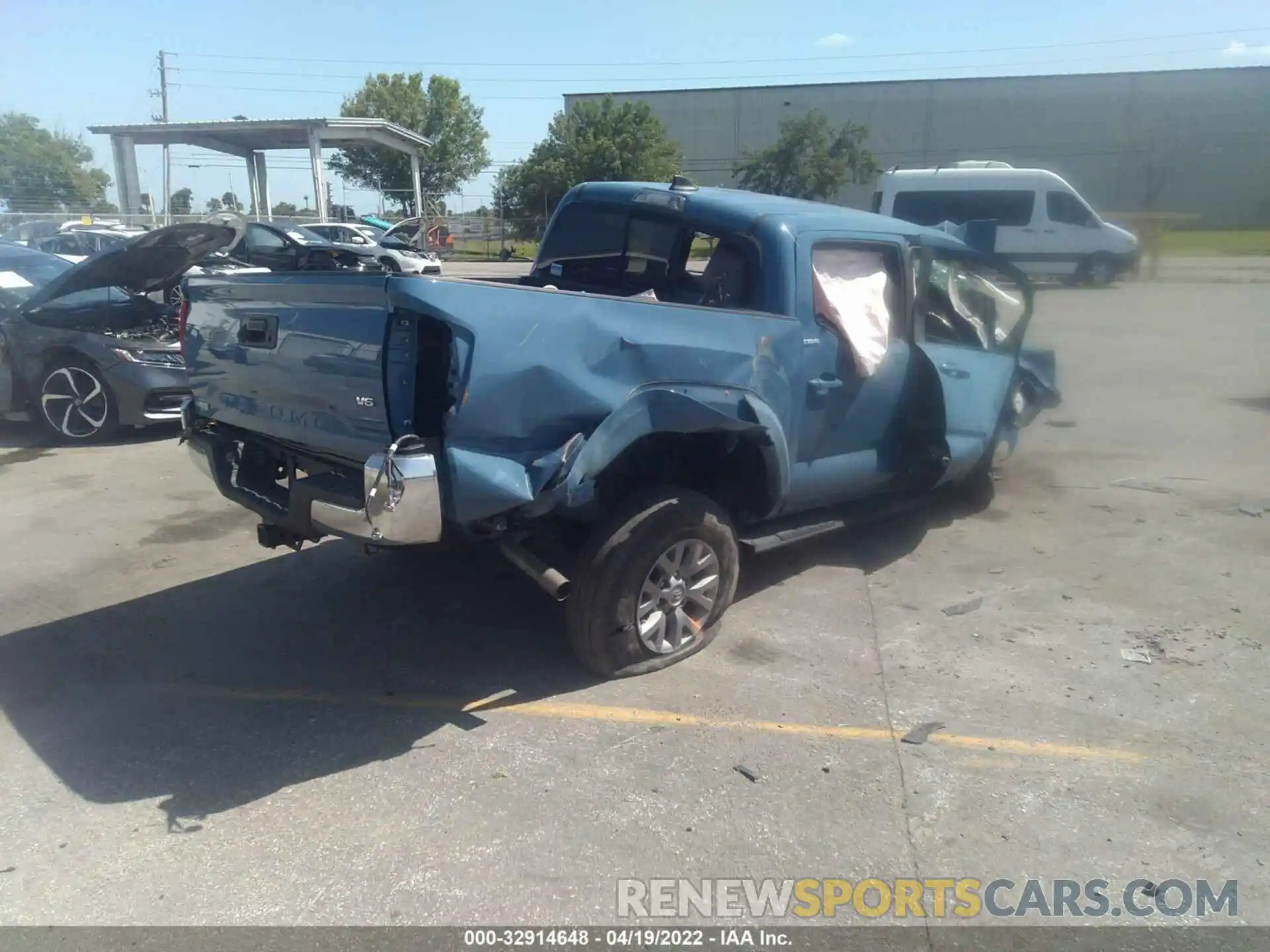 4 Photograph of a damaged car 3TMAZ5CN0KM112103 TOYOTA TACOMA 2WD 2019