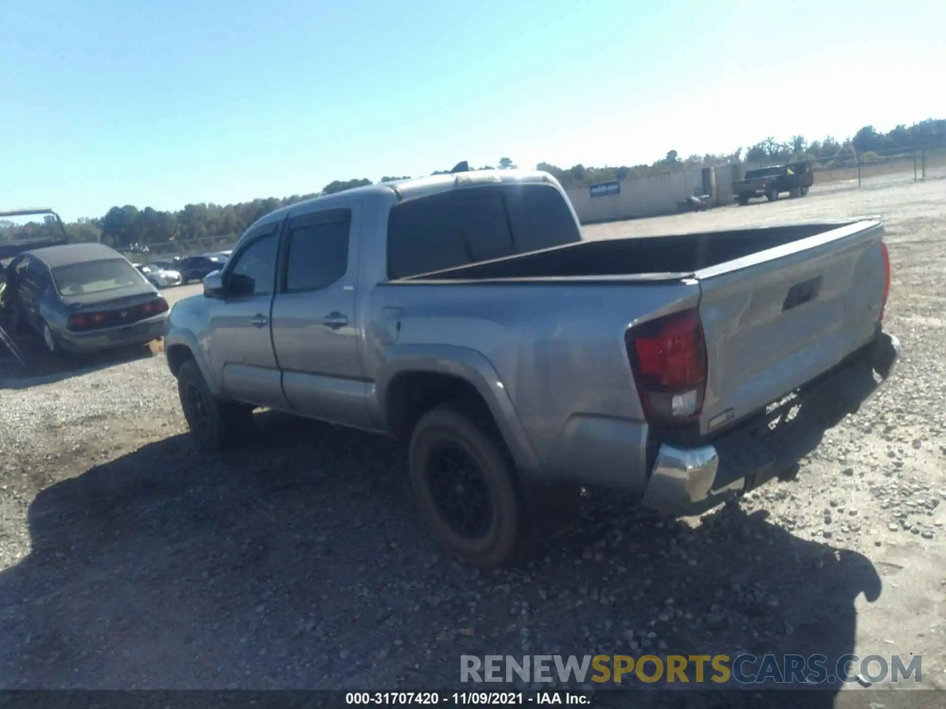 3 Photograph of a damaged car 3TMAZ5CN1KM082514 TOYOTA TACOMA 2WD 2019